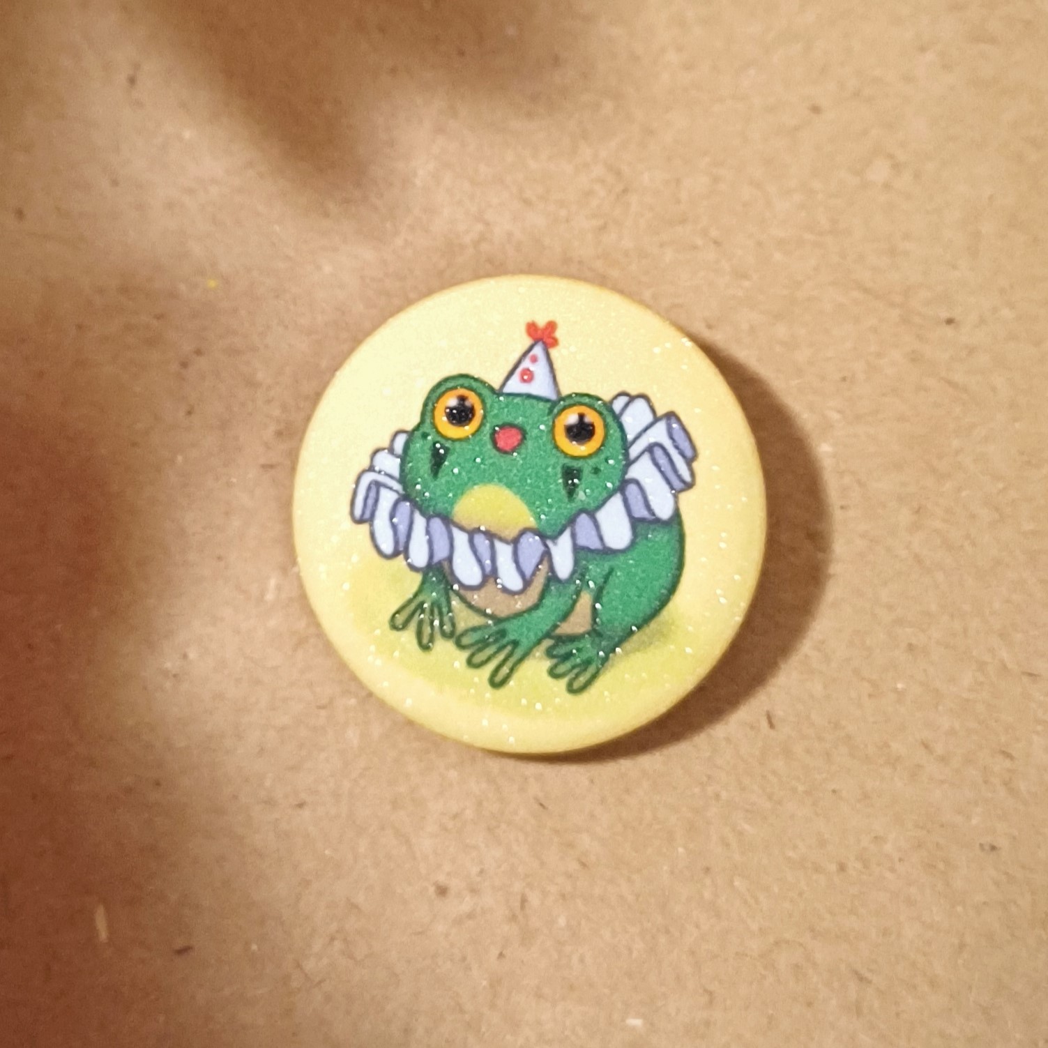 Значок 25 мм "лягушка клоун"