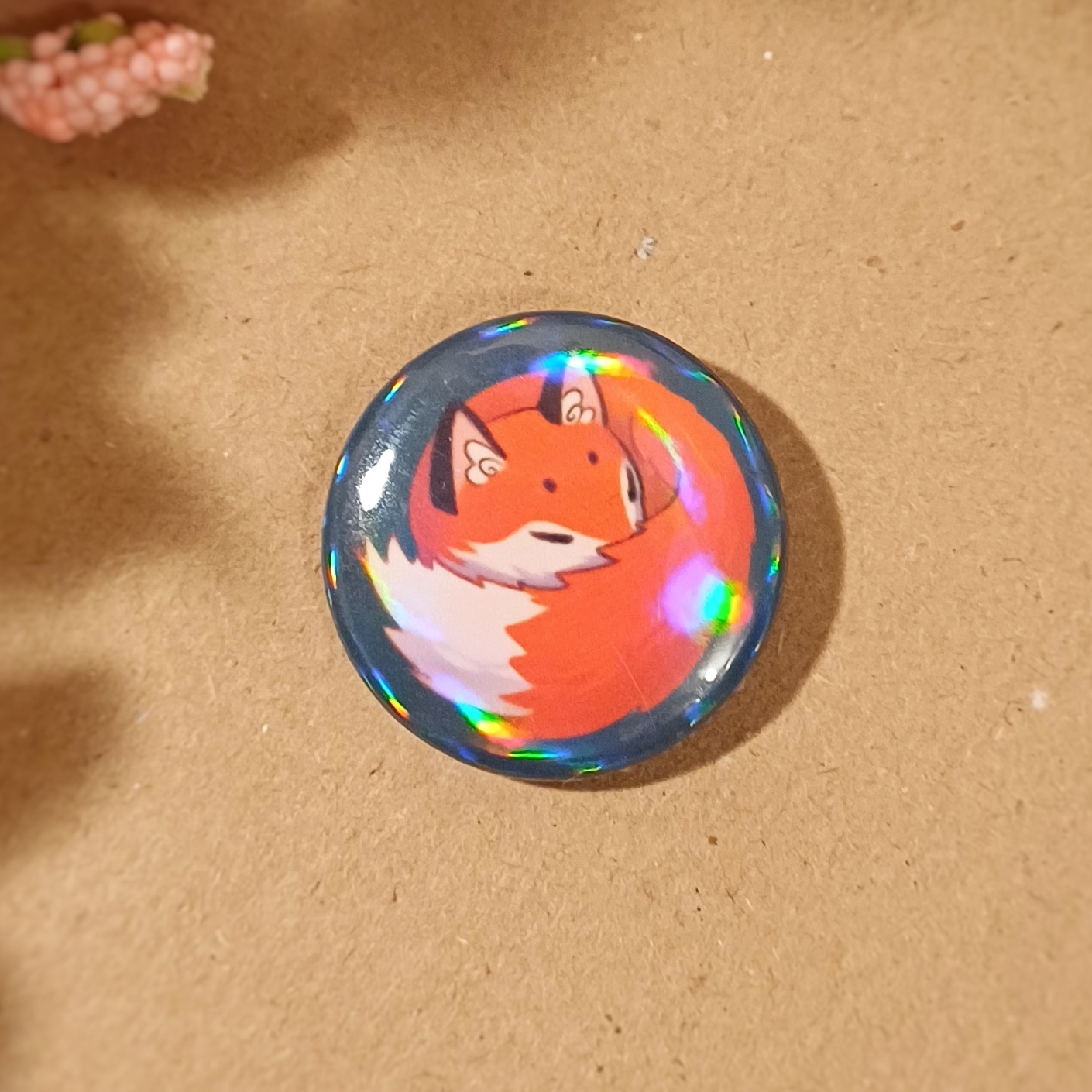 Значок 25 мм "лиса спит маленькая"