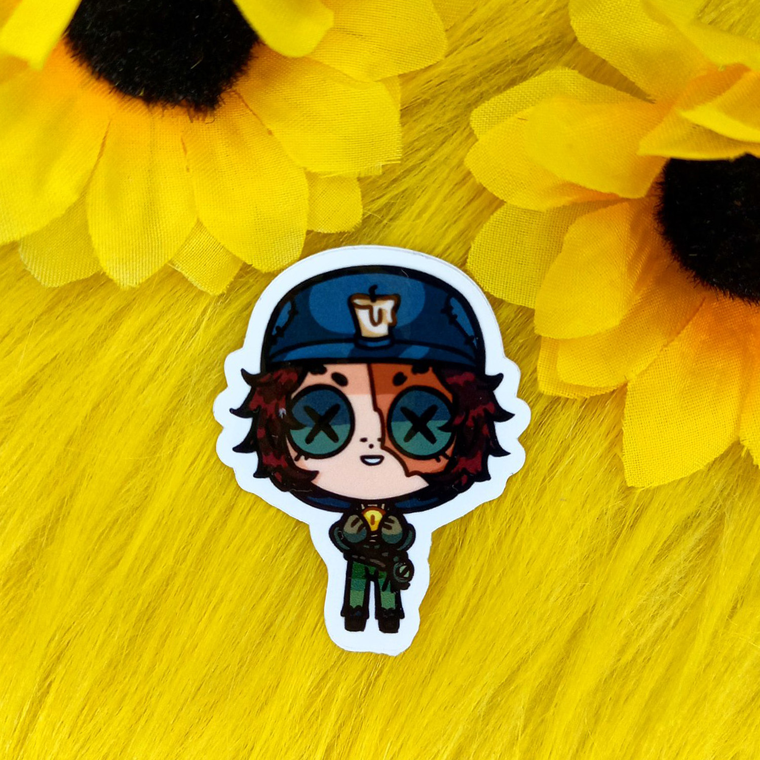 Стикер с вырубкой 5 см Нортон Кемпбелл