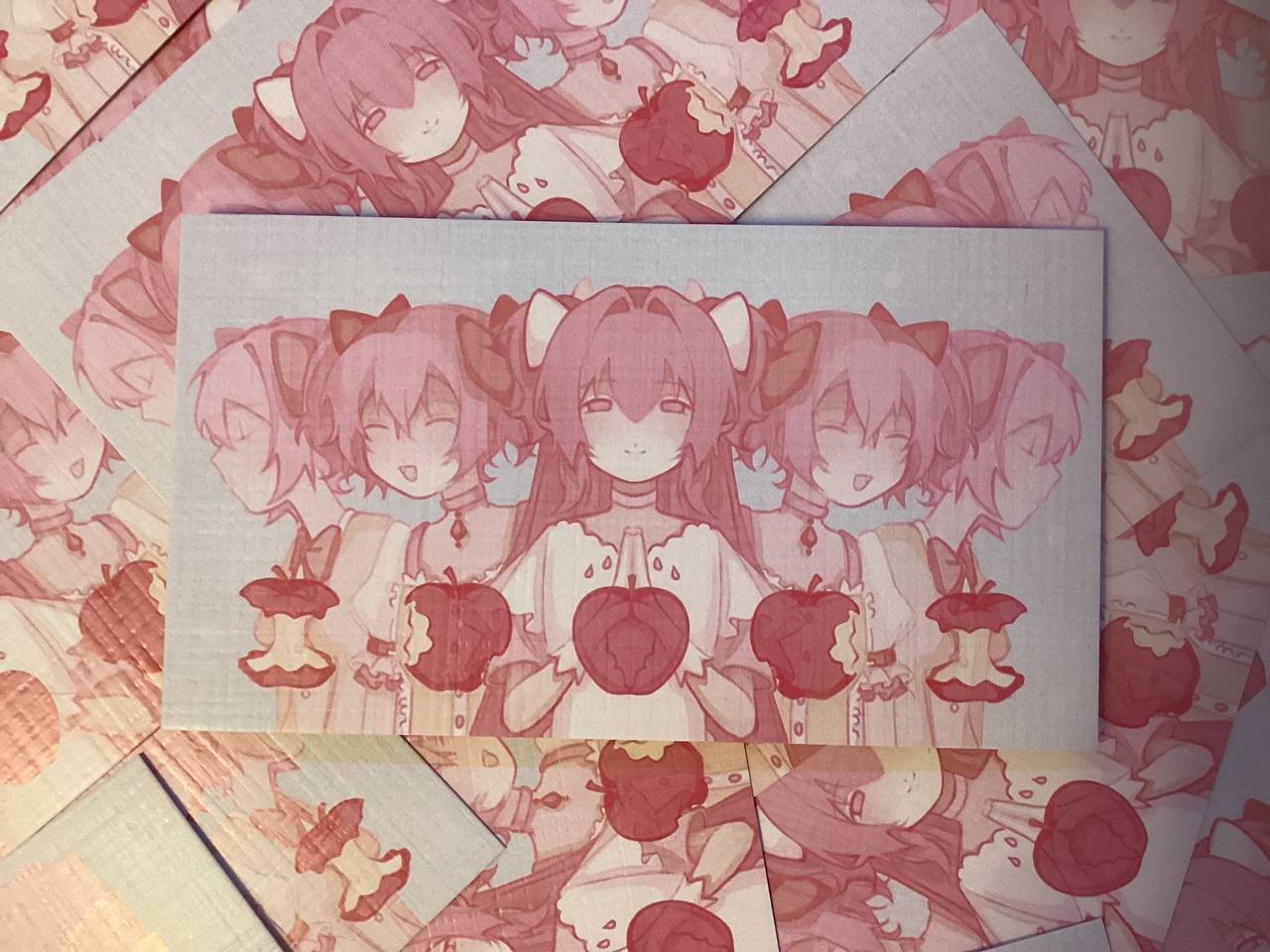 Открытка мадока с яблоками