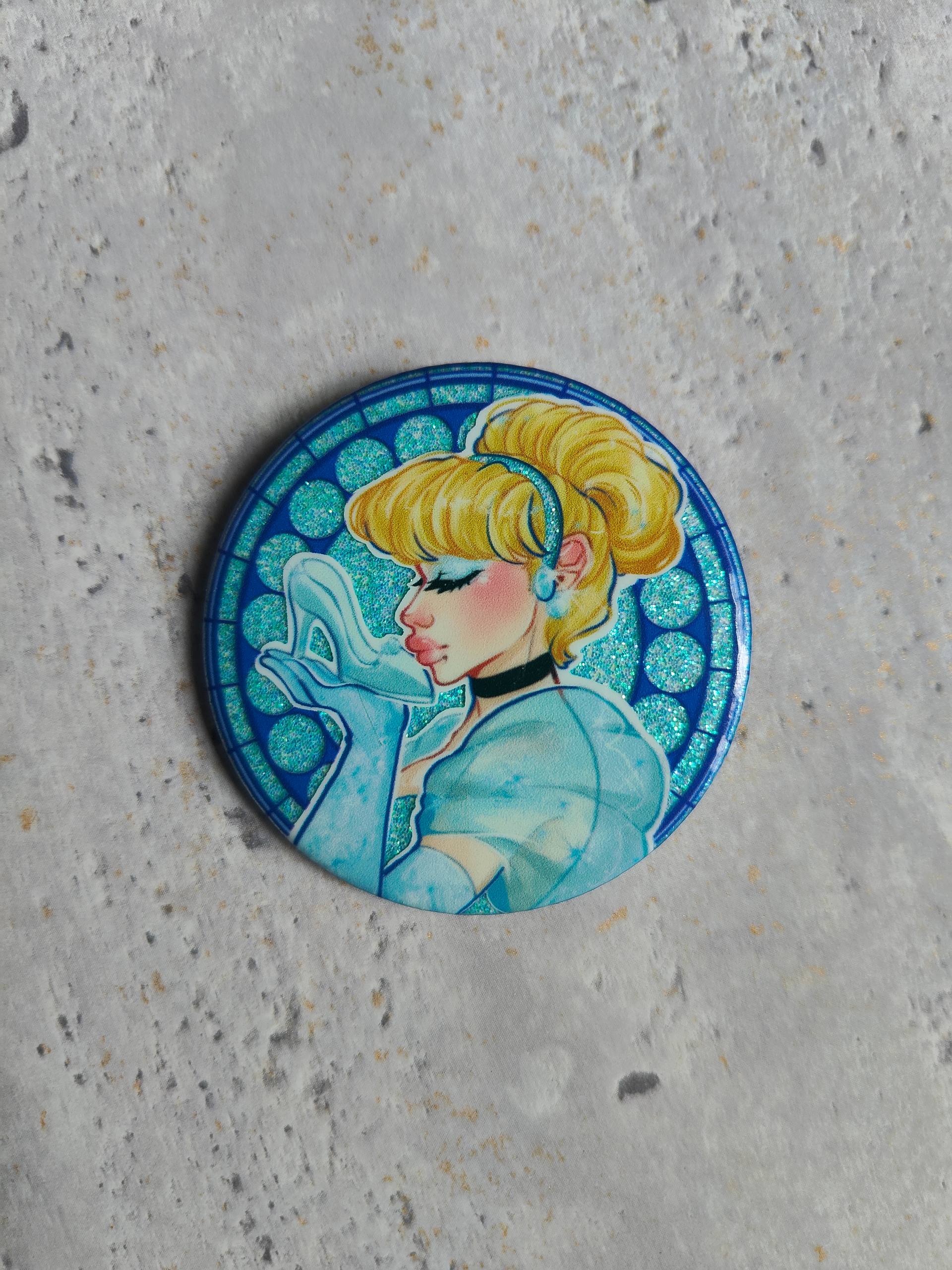 Значок 56 мм с блеском Золушка