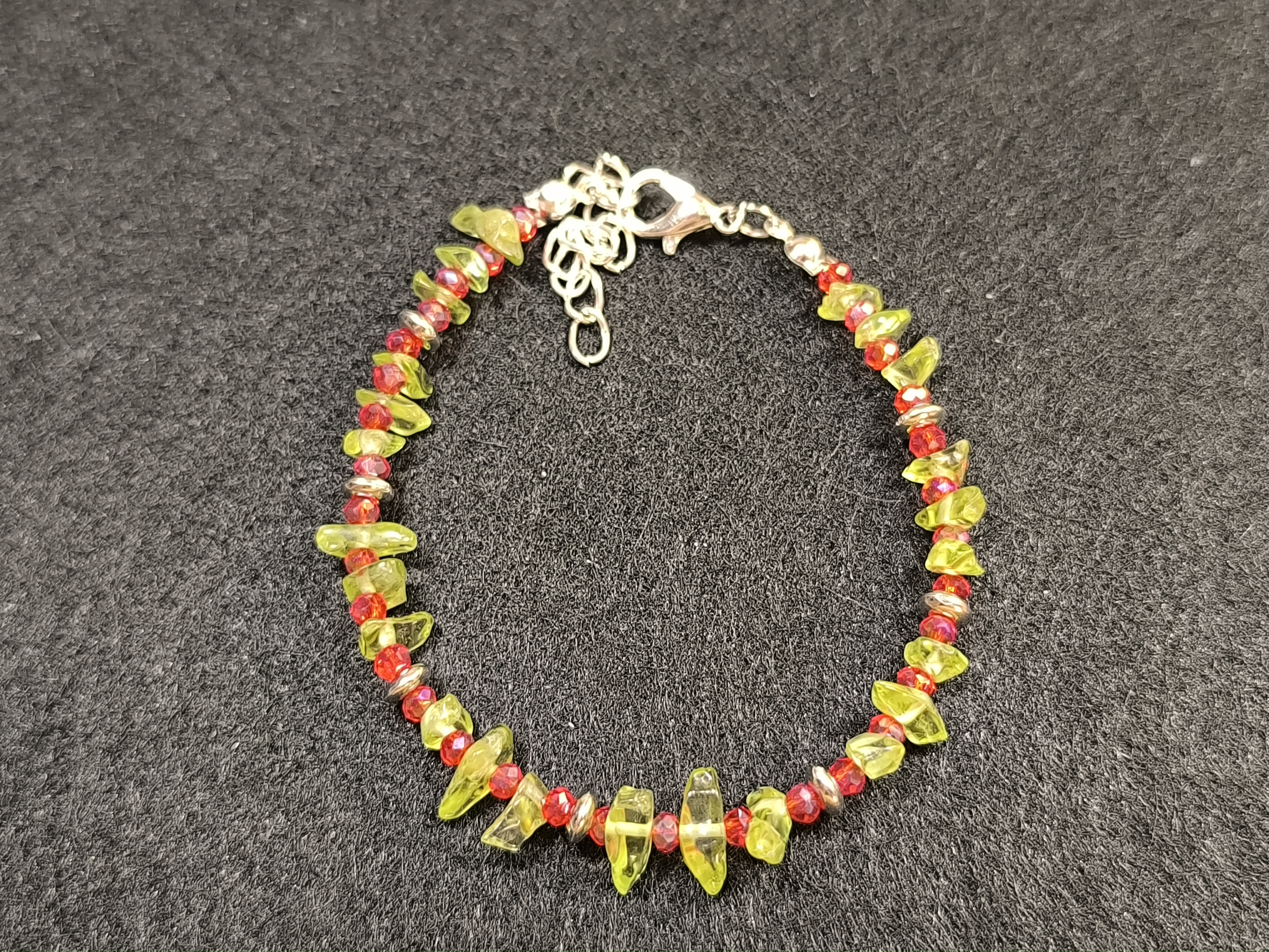 Браслет перидот/красный хрусталь