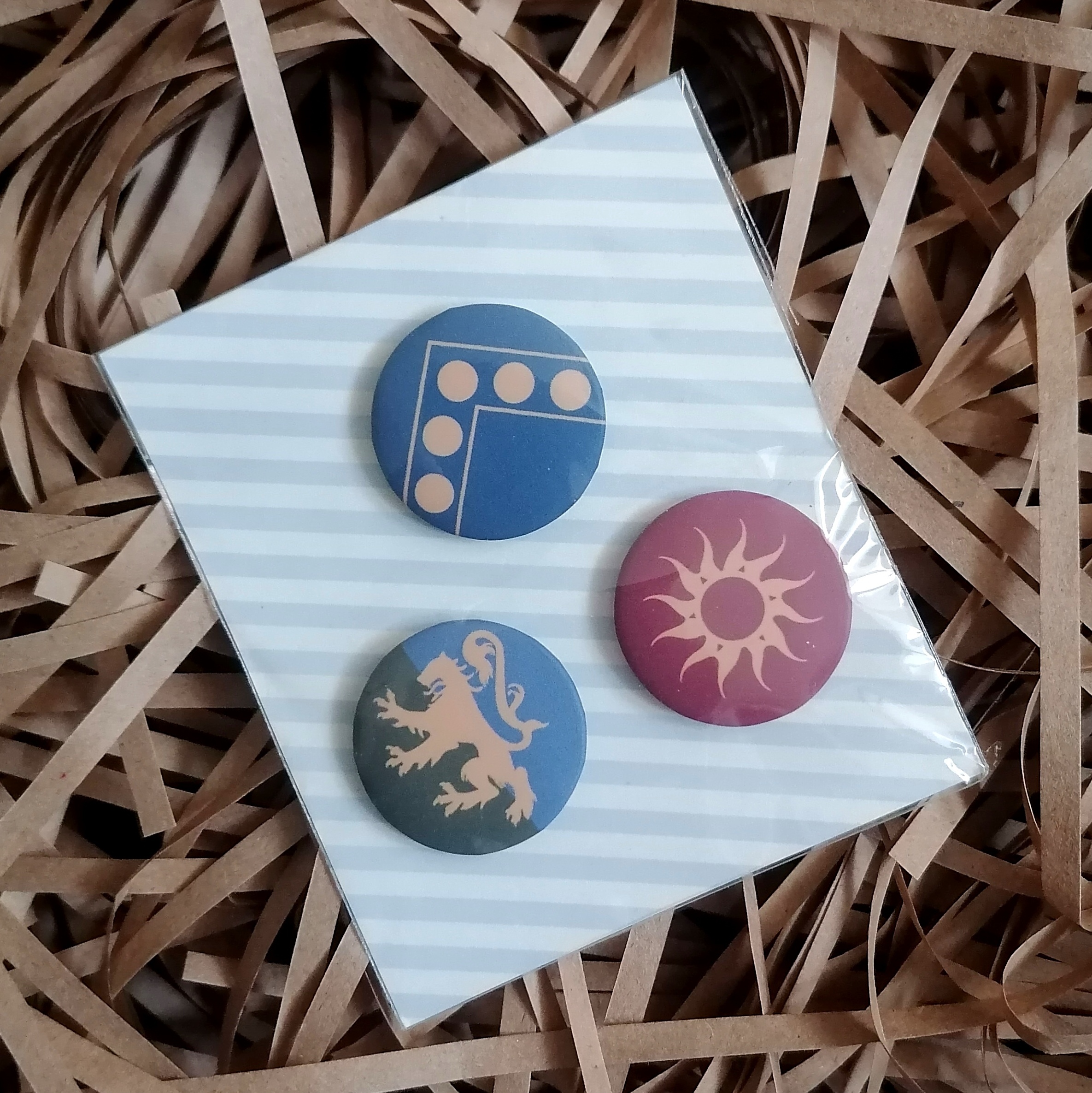 Набор значков 25мм Гербы Greedfall