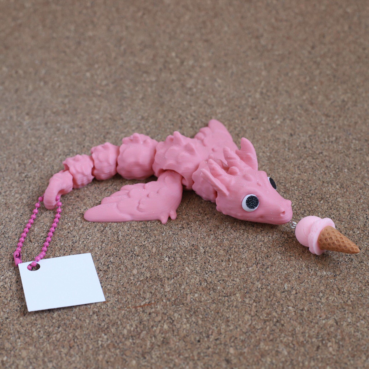 Розовый дракоша с мороженым