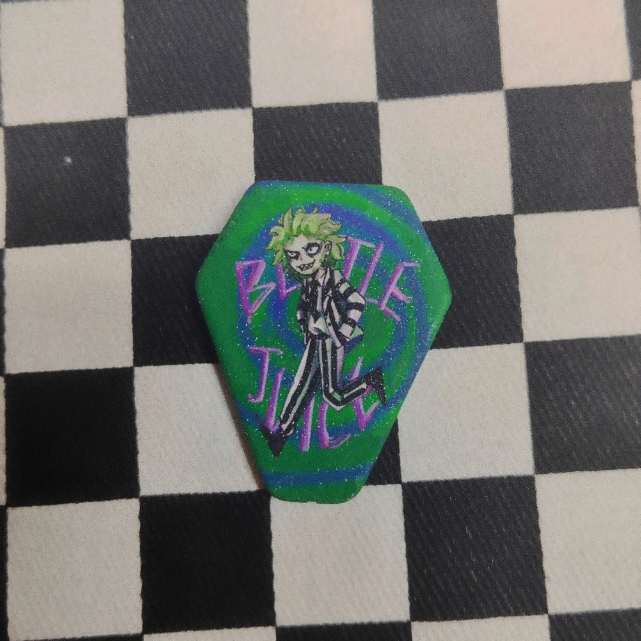 Значок гробик битлджус