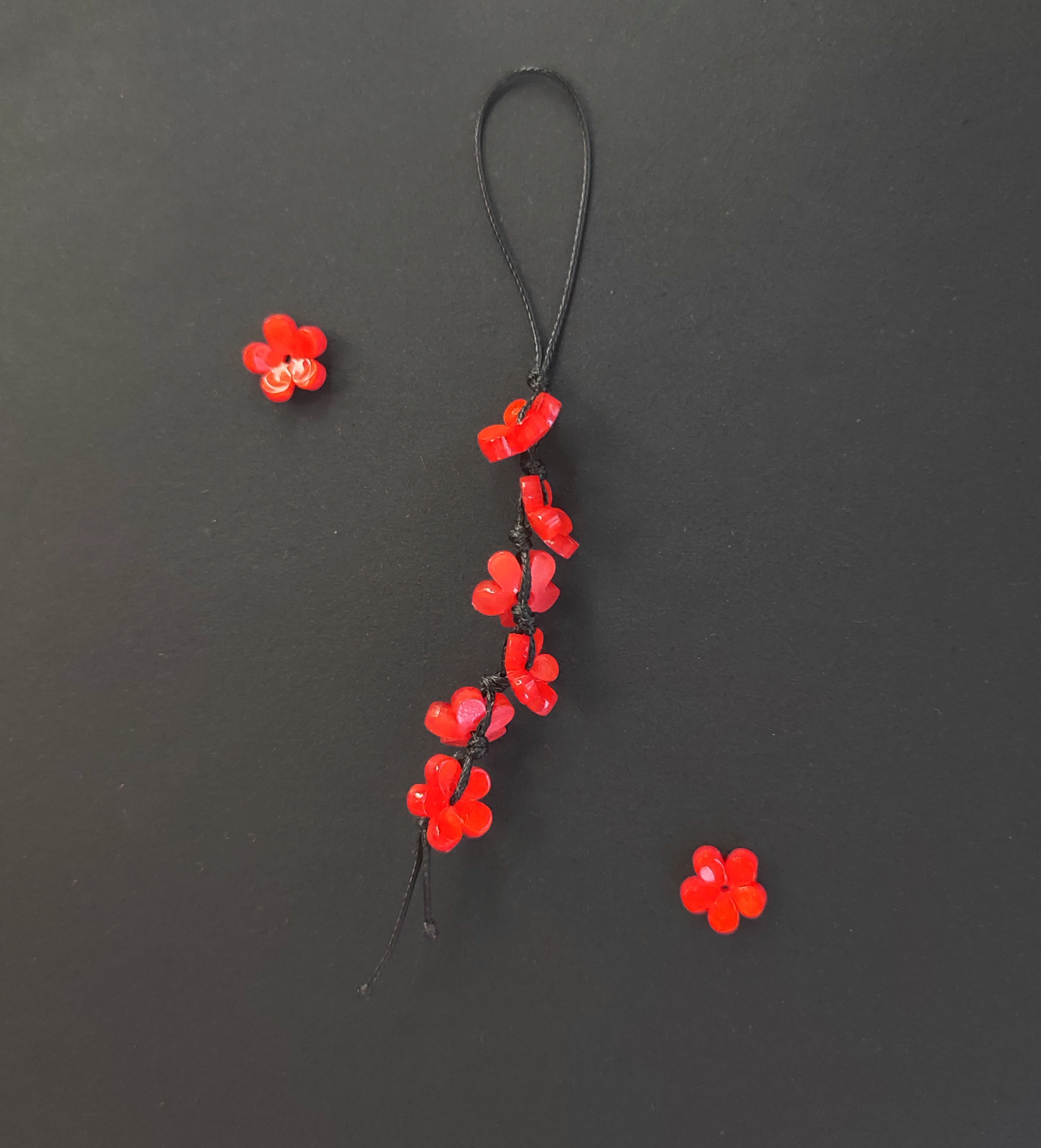 Брелок на нити