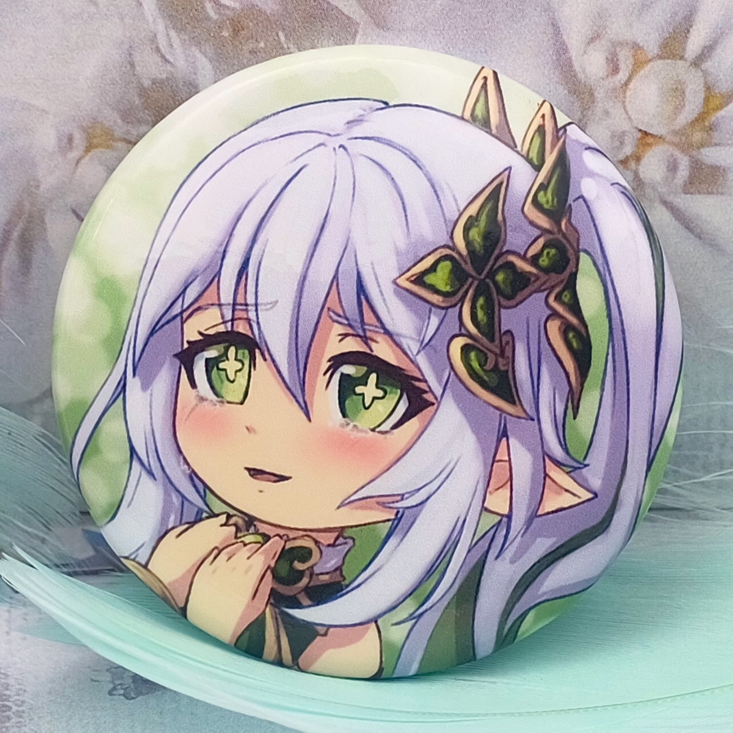 Значок Нахида (44 мм, глянец)