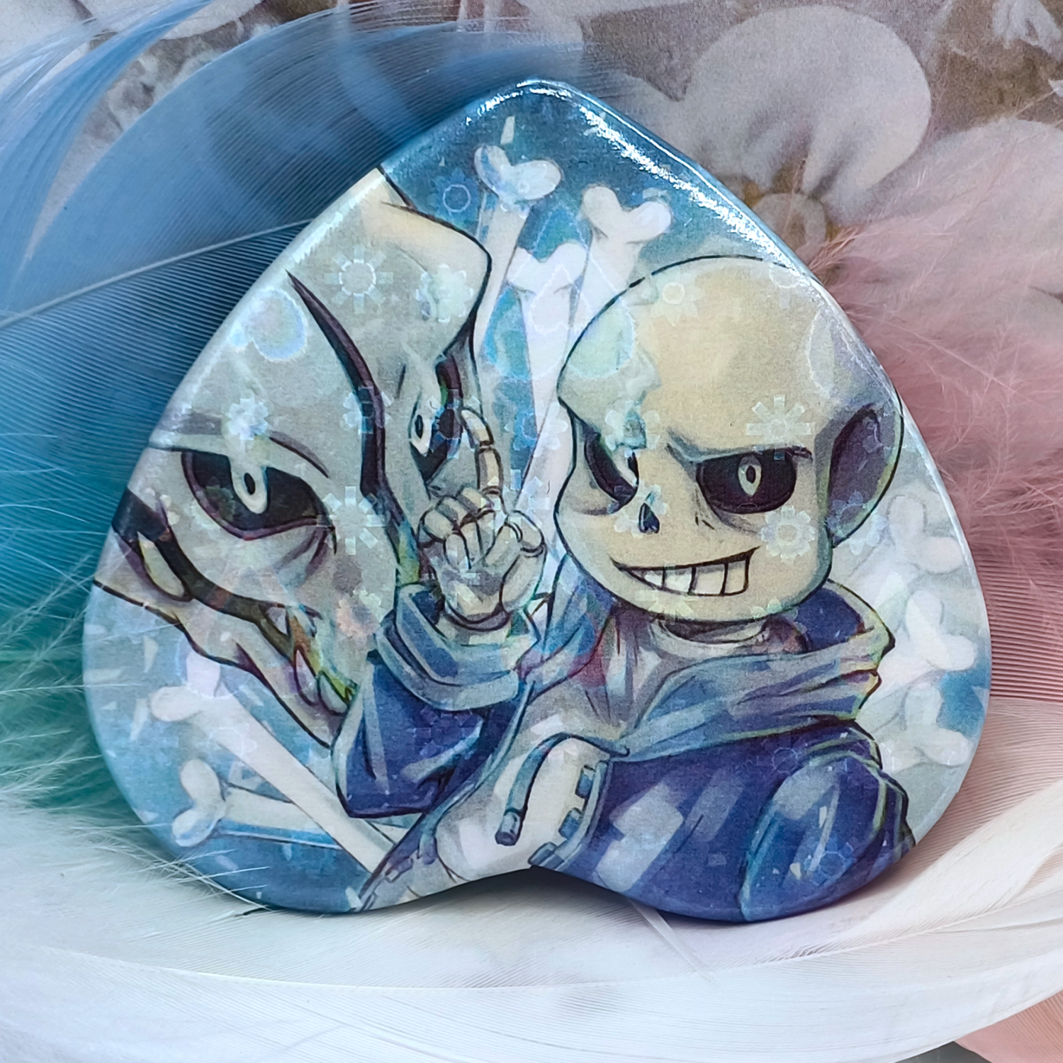 Значок-сердце Санс (голо-сердечки)