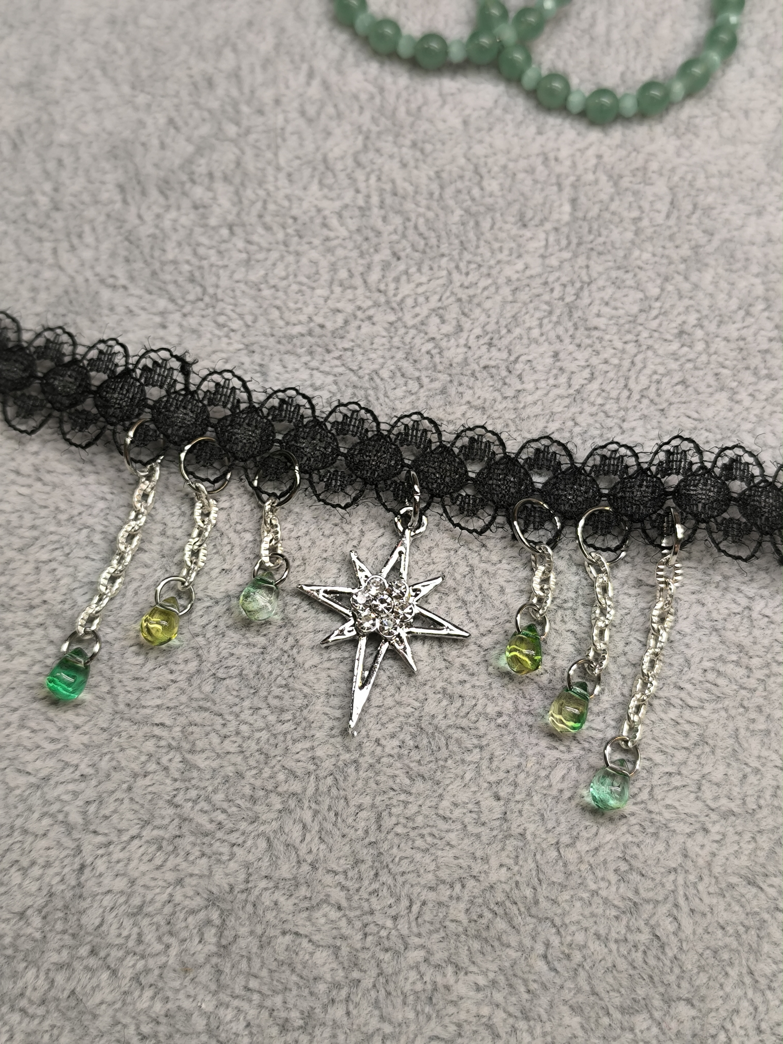 Чокер зеленый звезда