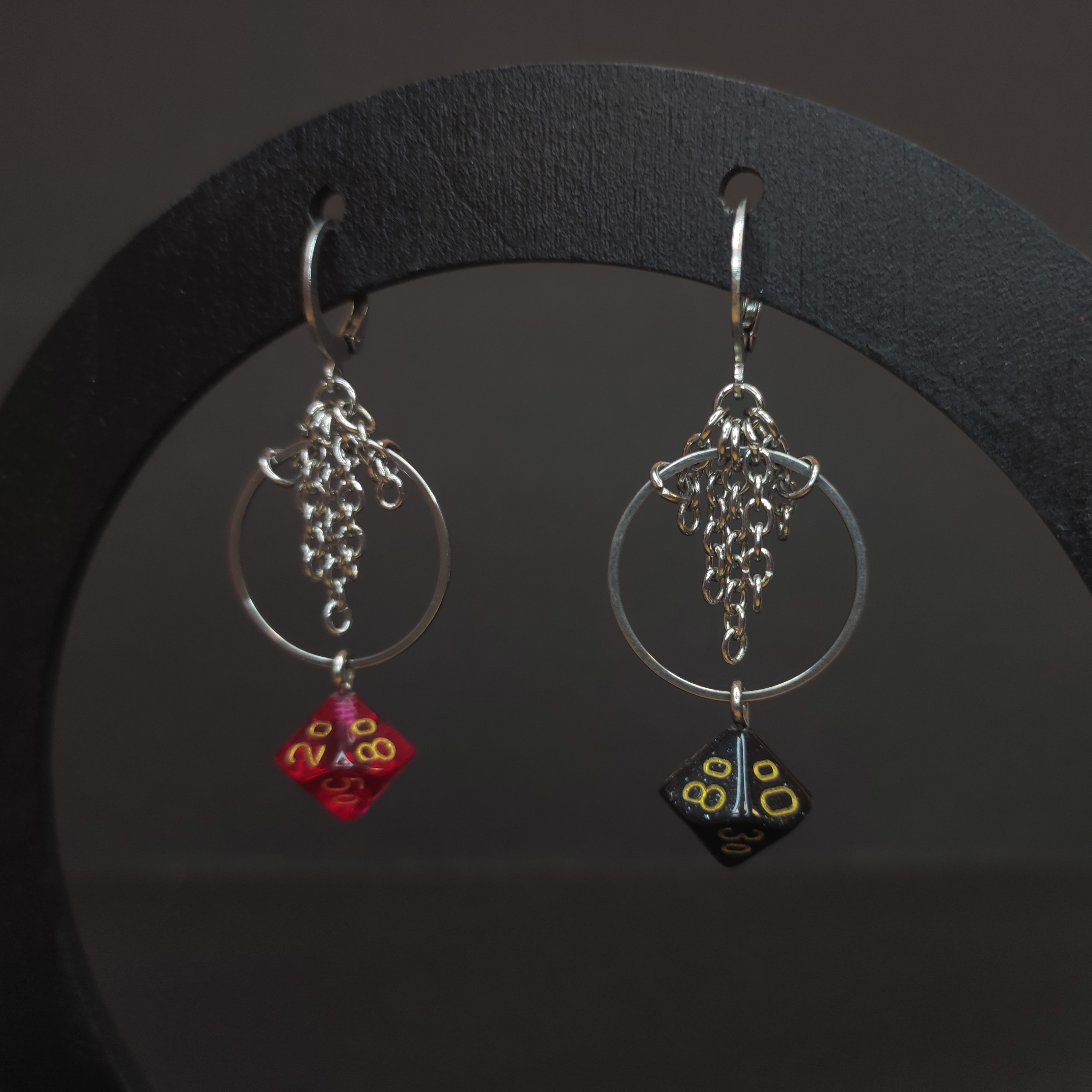 Серьги dnd "D100" черно-красные (нерж. сталь)