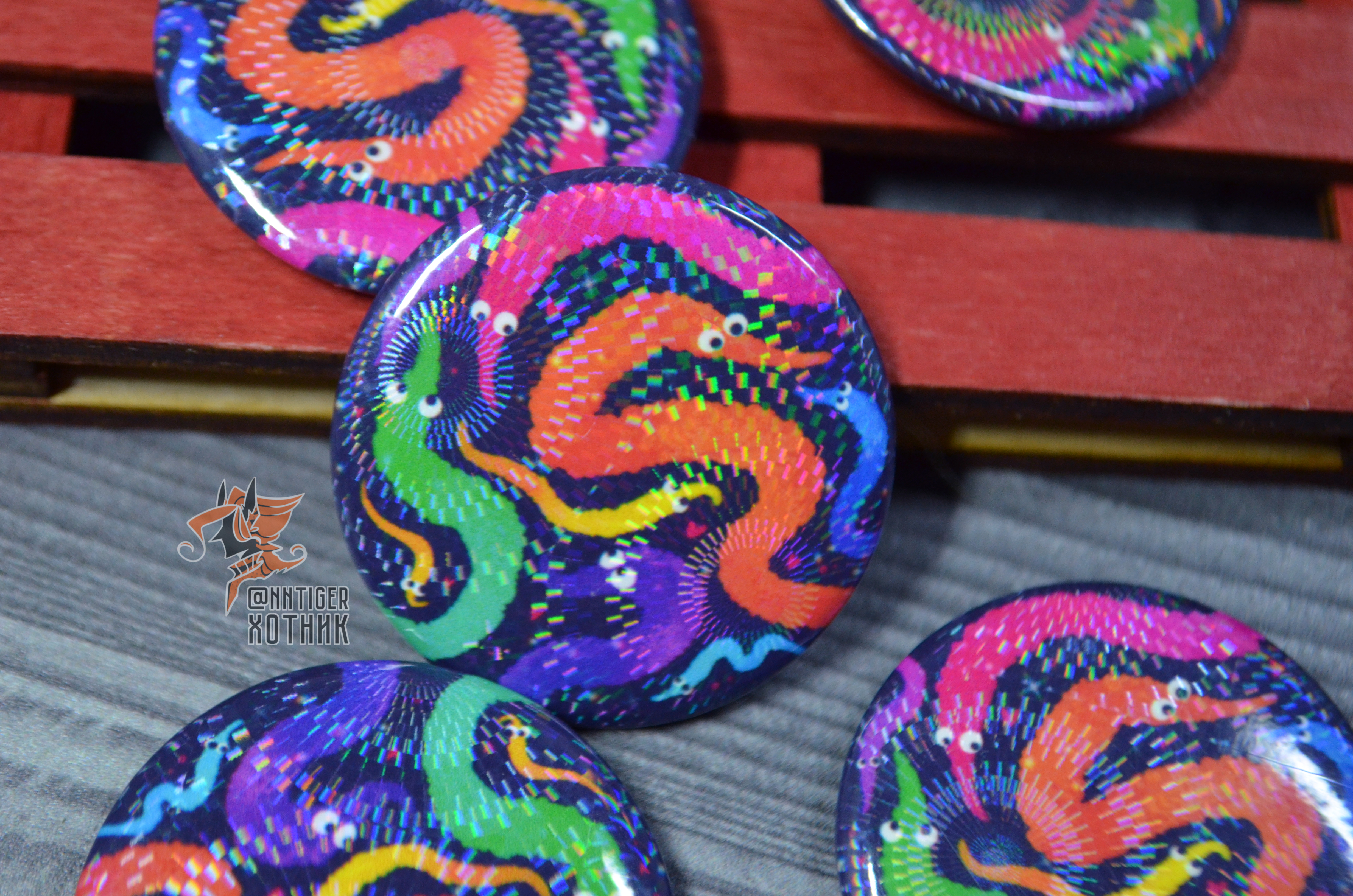 Значок 37мм "Диско черви"