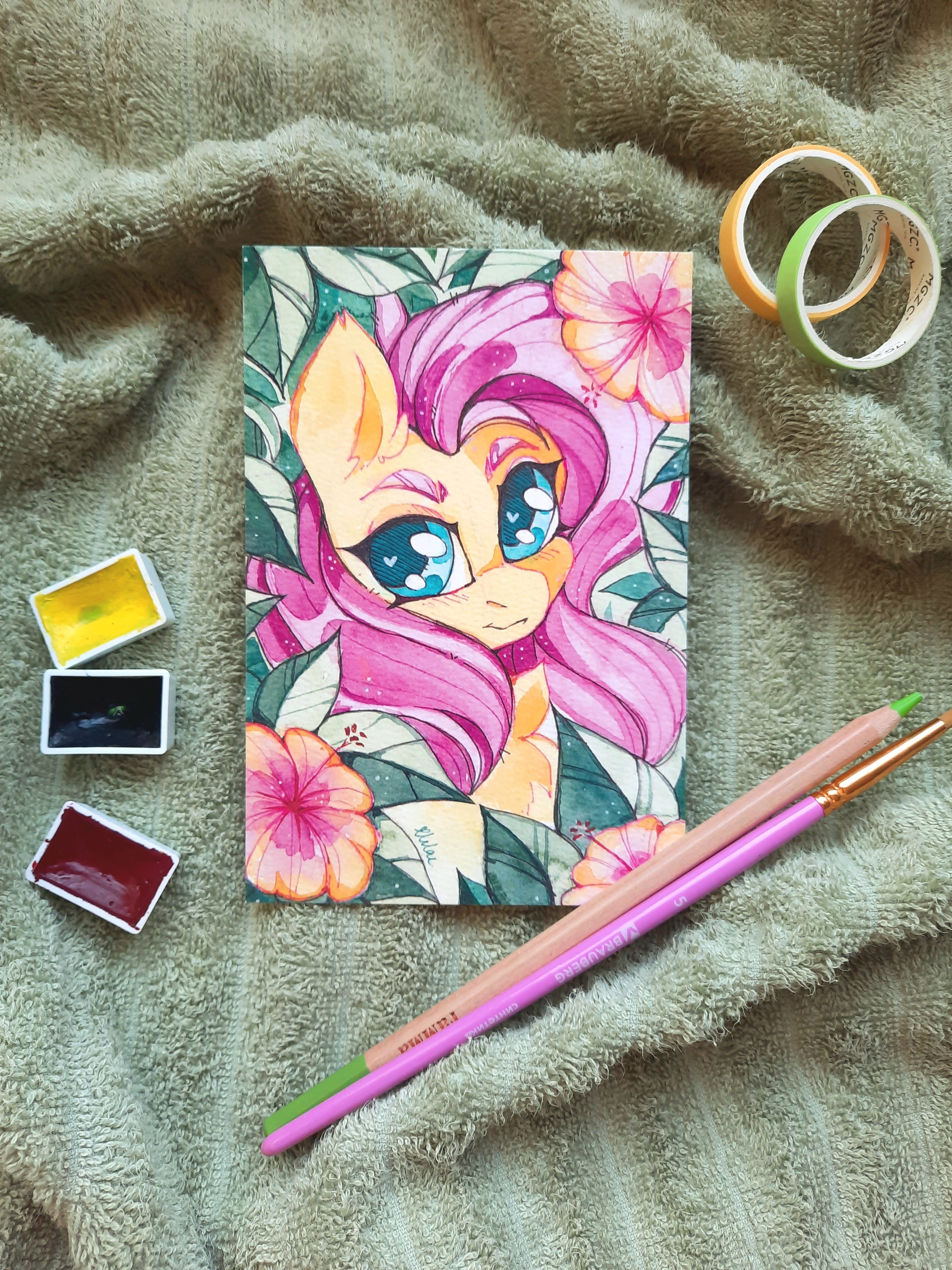 Открытка Флаттершай в листьях