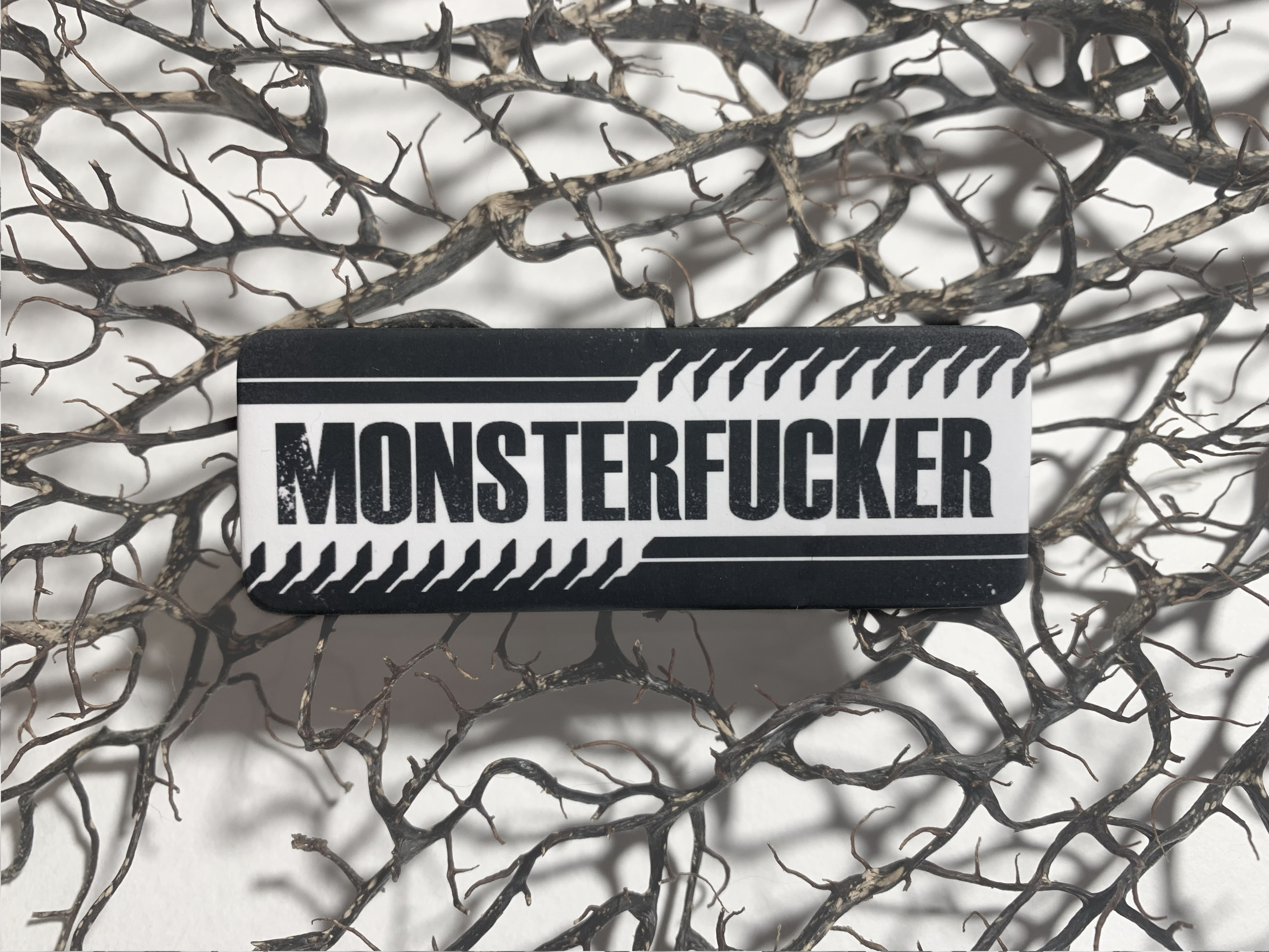 Бейдж монстро…