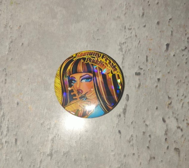 Значок 37 мм Клео