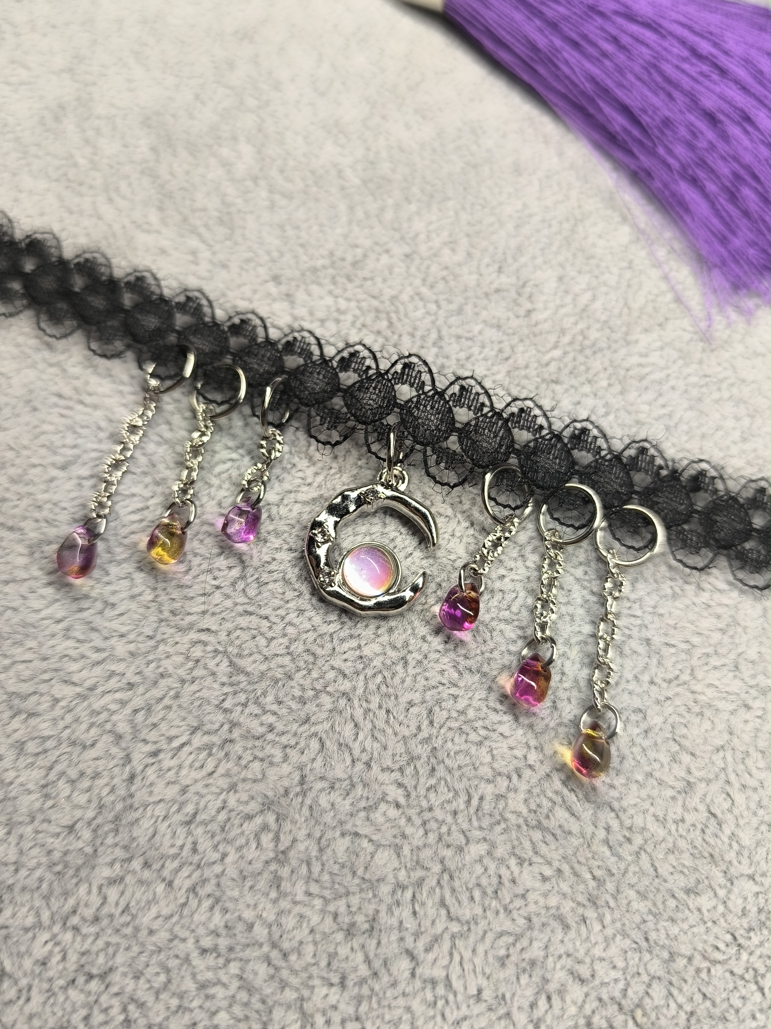 Чокер фиолетовый месяц