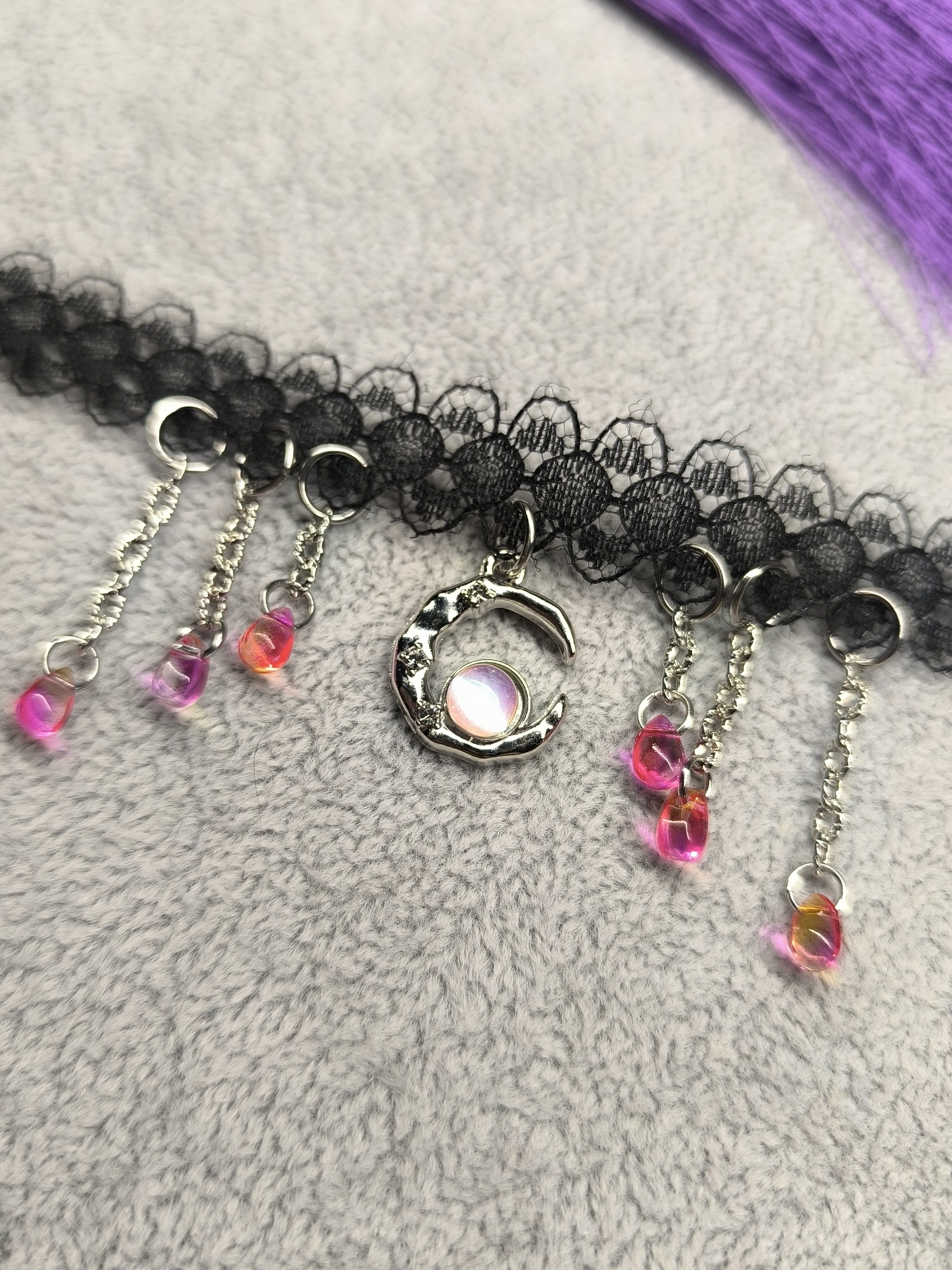 Чокер розовый месяц