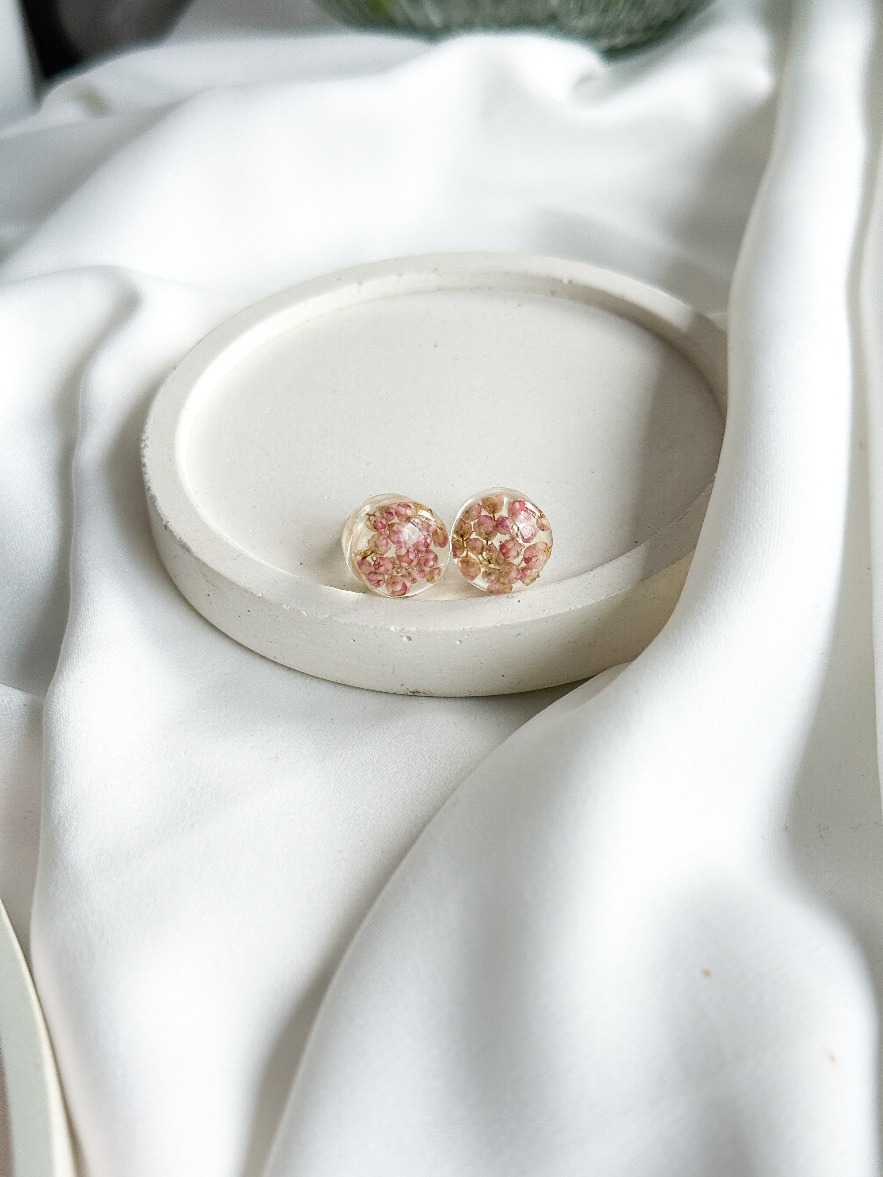 Серьги-гвоздики с розовым озотамнусом