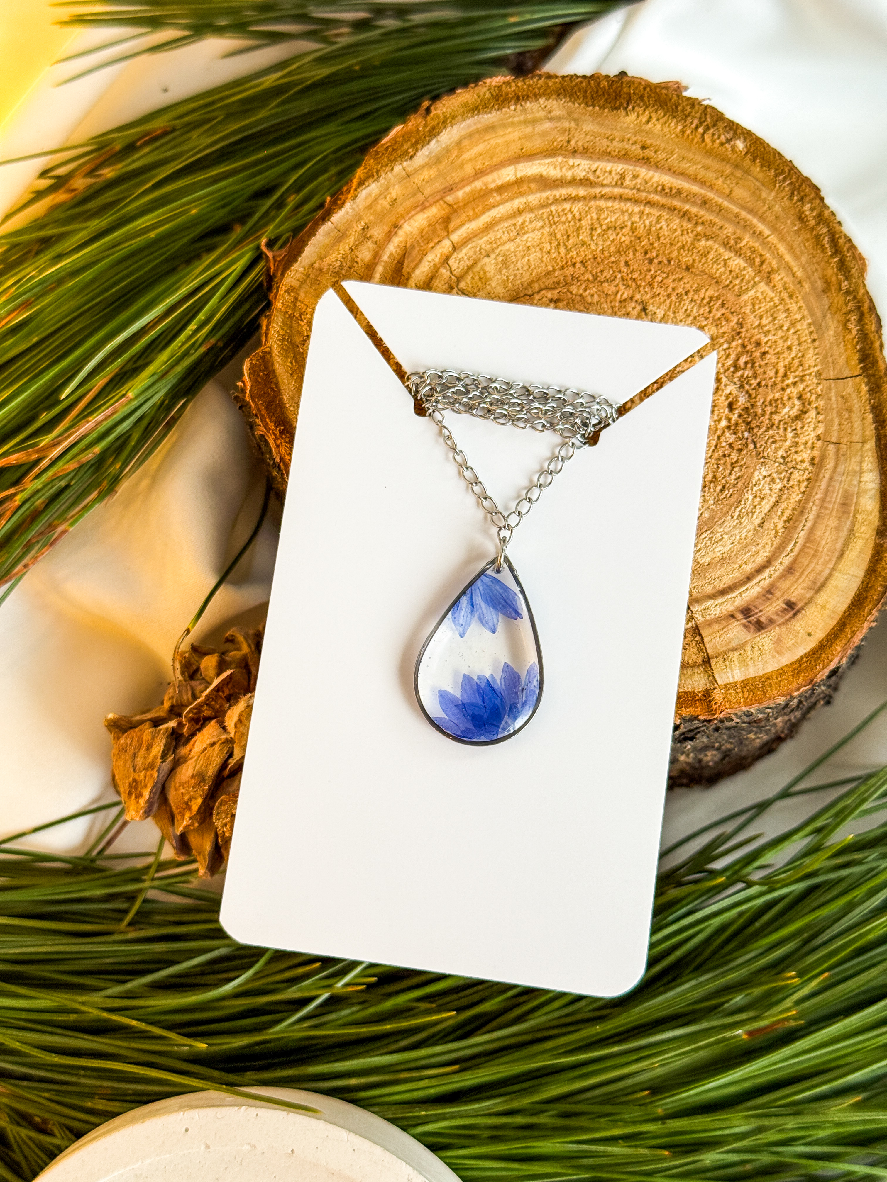 Кулон капля с васильком