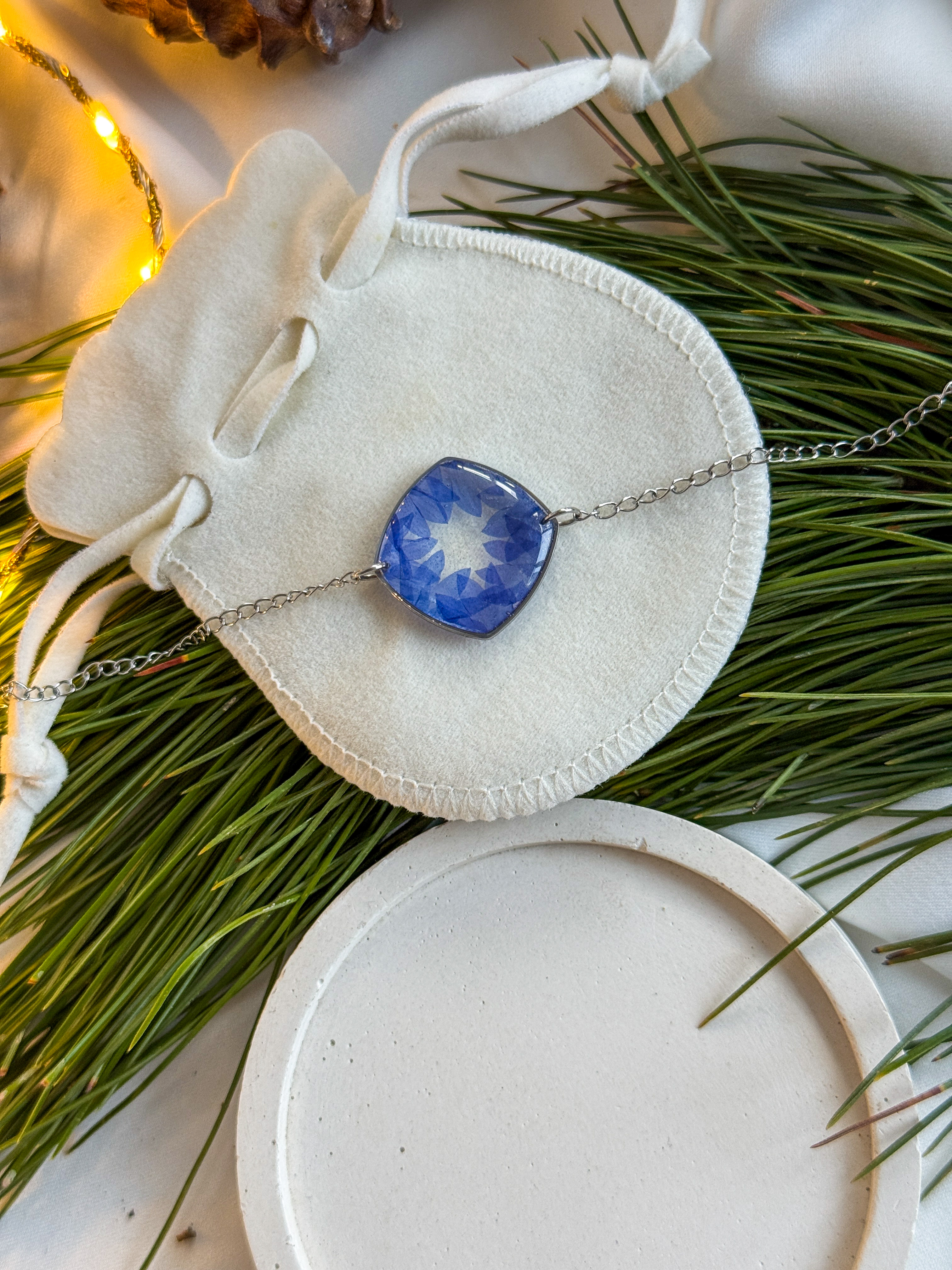 Браслет четырехугольный с васильком