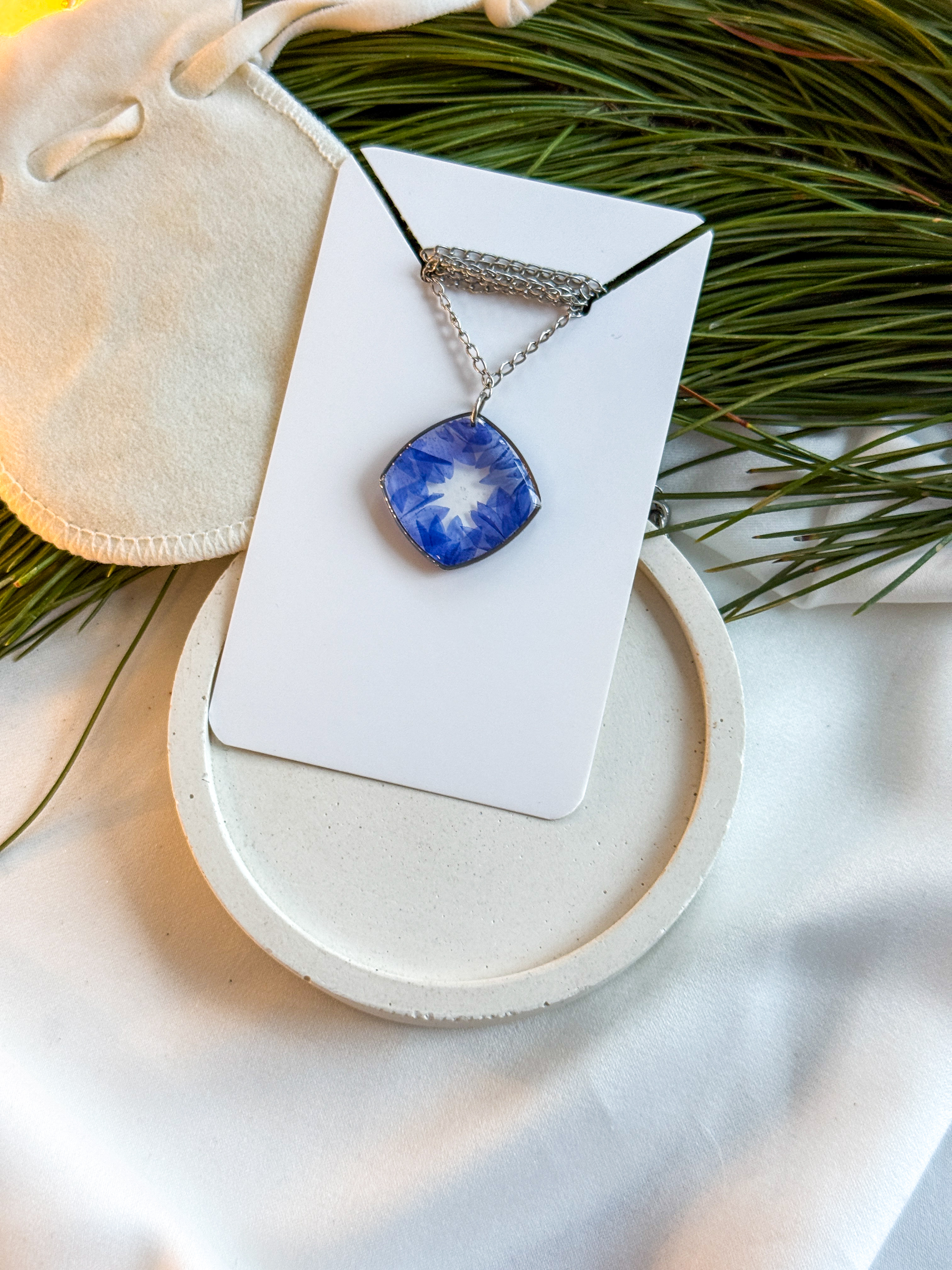 Кулон четырехугольный с васильком