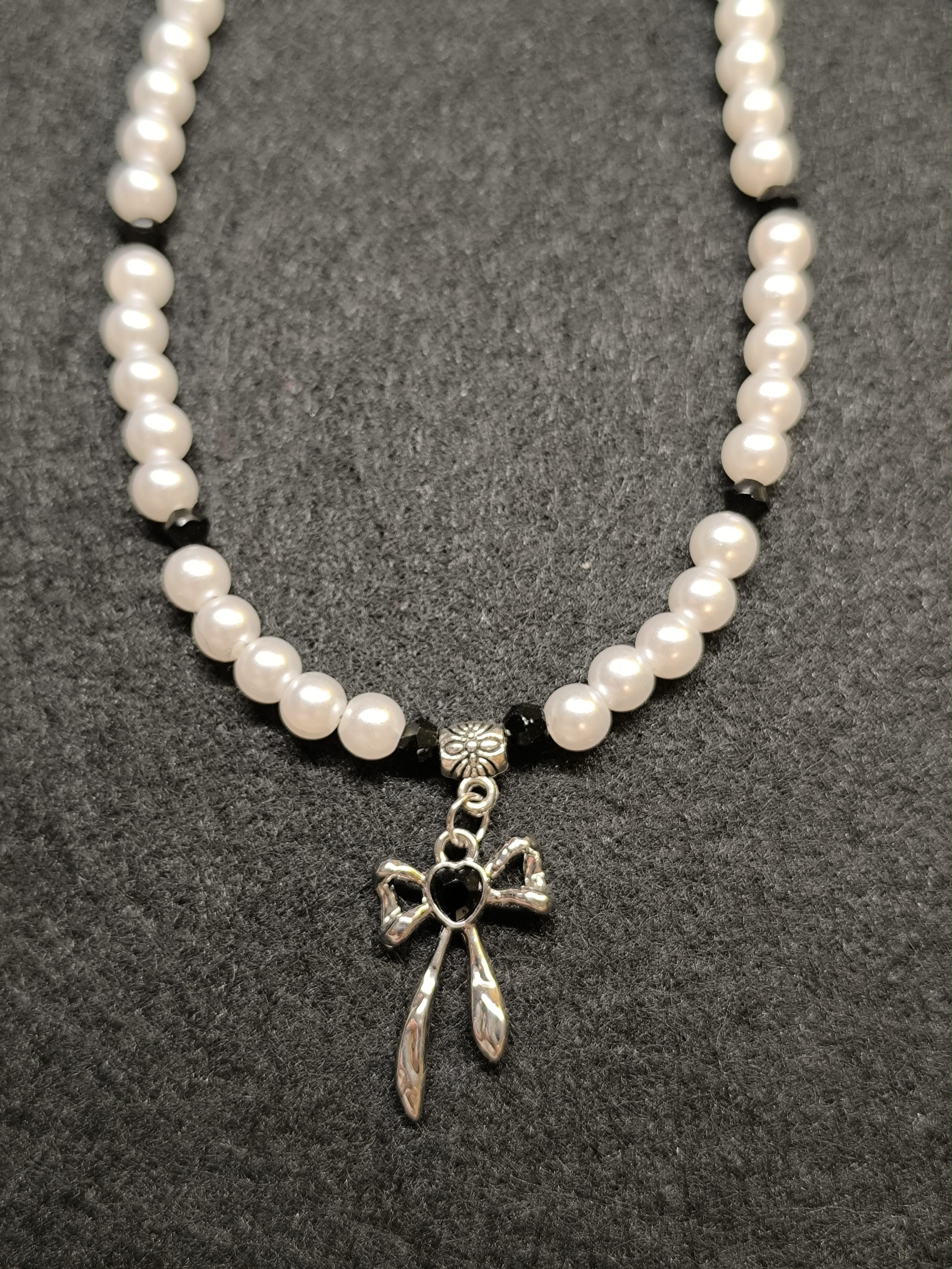 Ожерелье черный бантик