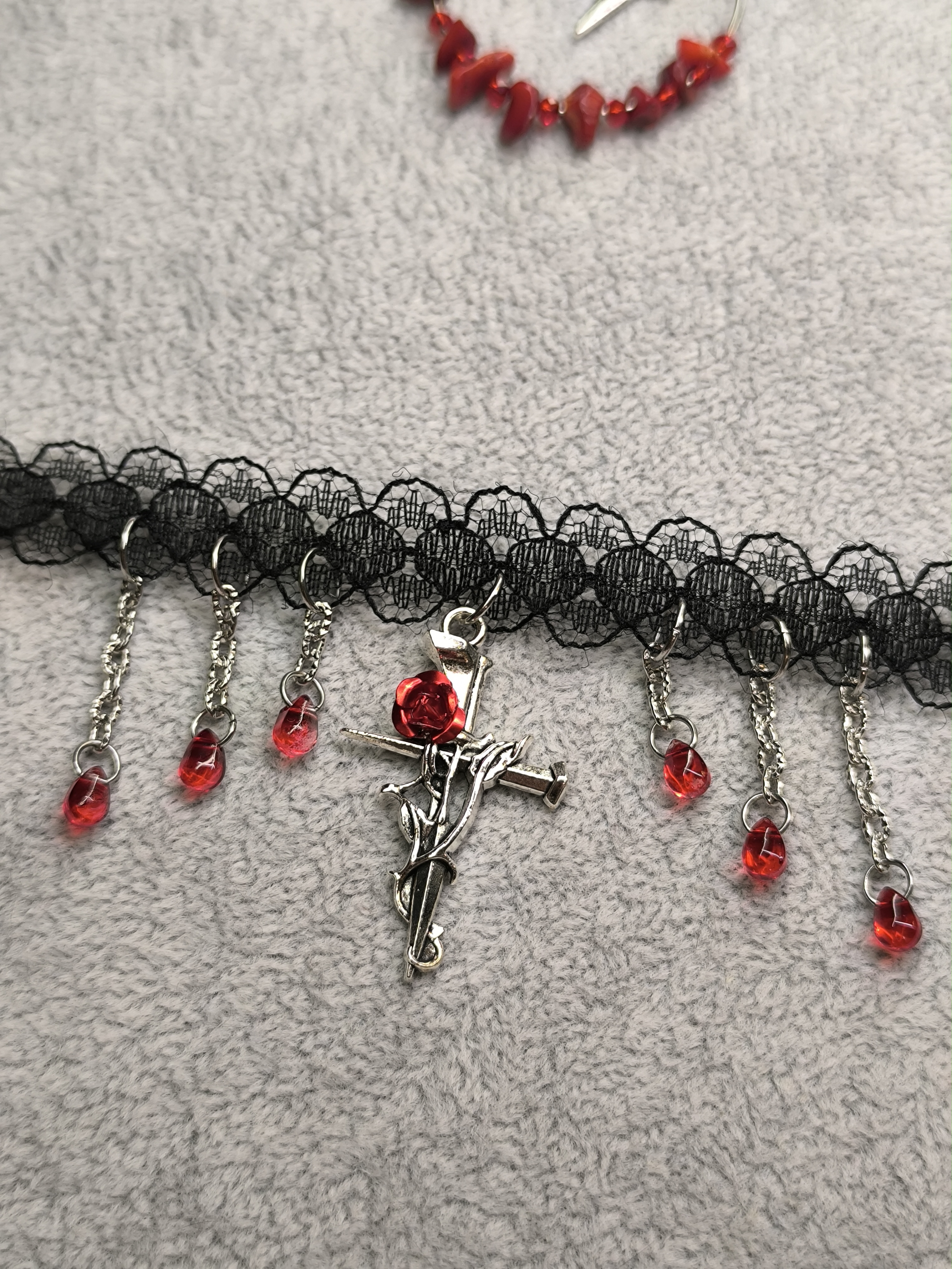 Чокер готическая роза