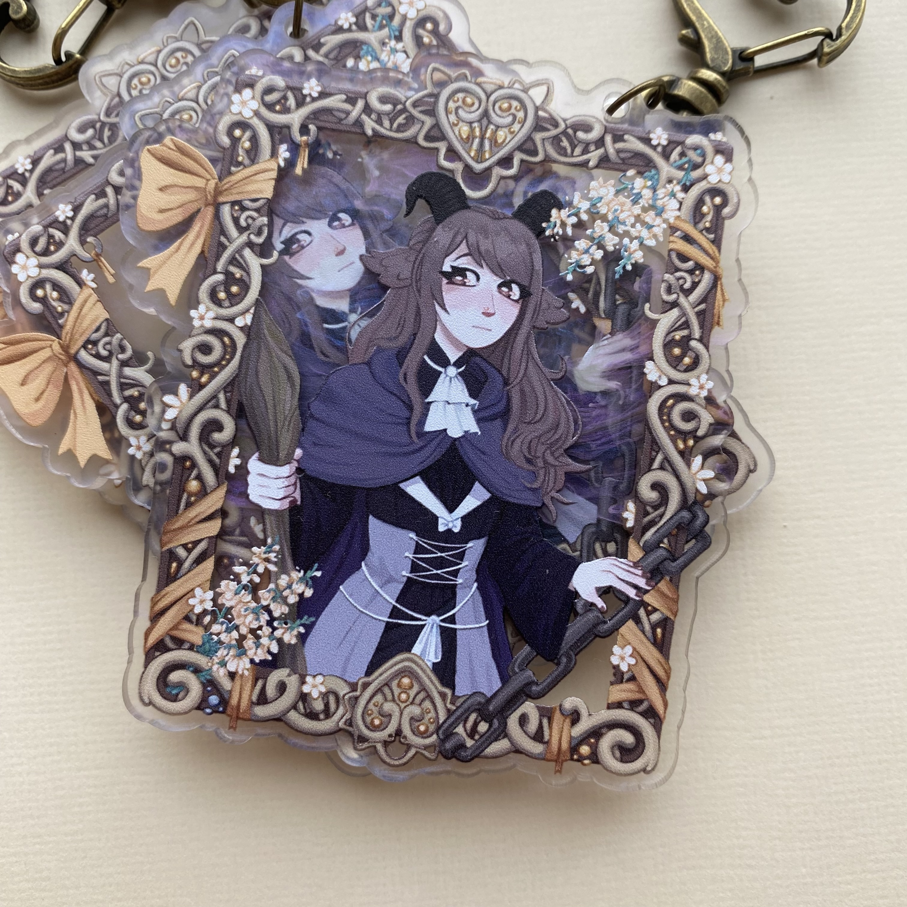 Брелок на цветном акриле Эна козочка