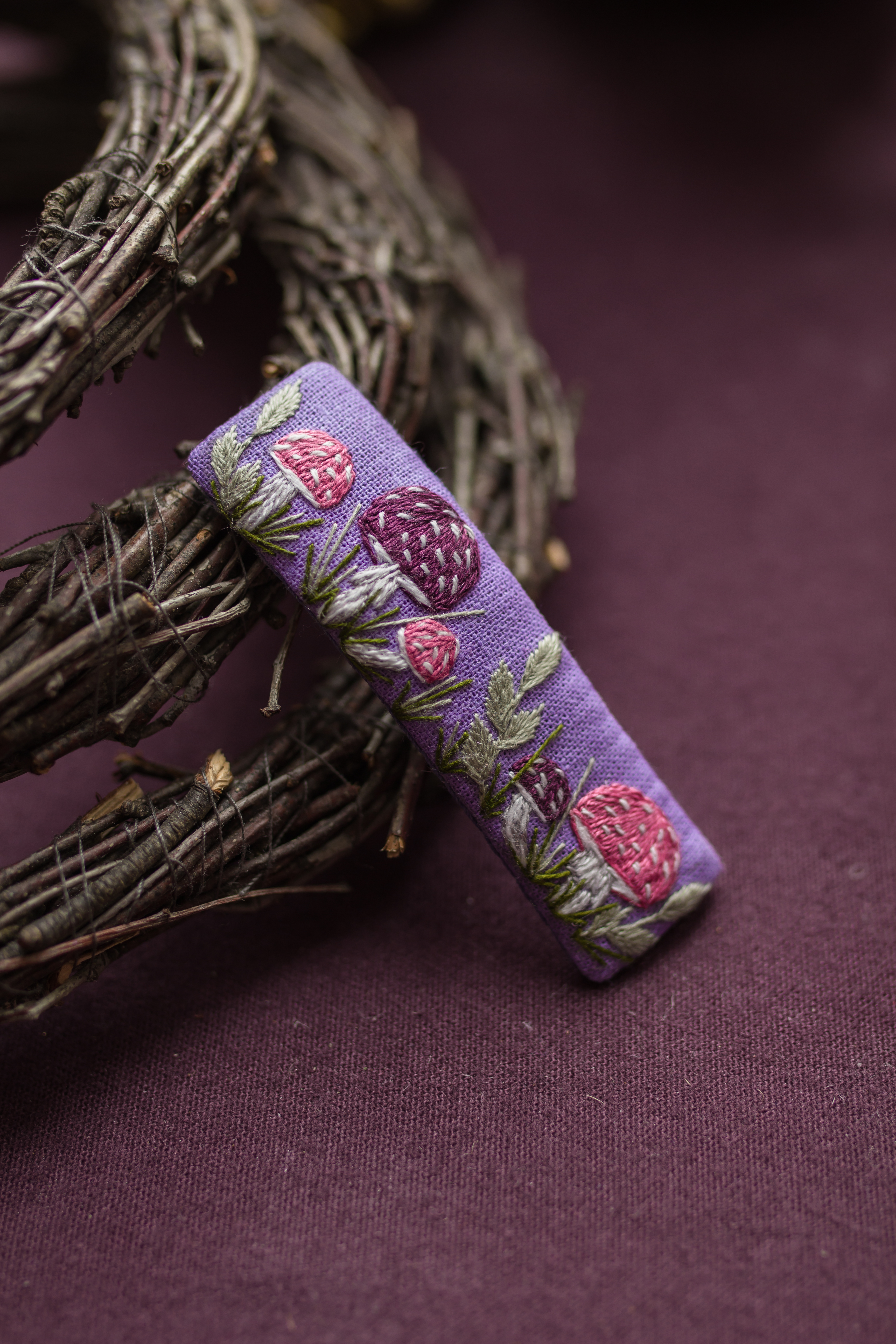 Заколка с вышивкой Мухоморы