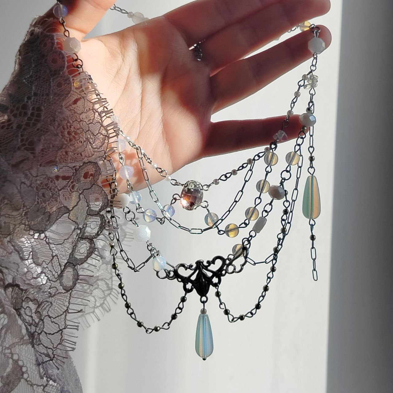 Колье с опалитом