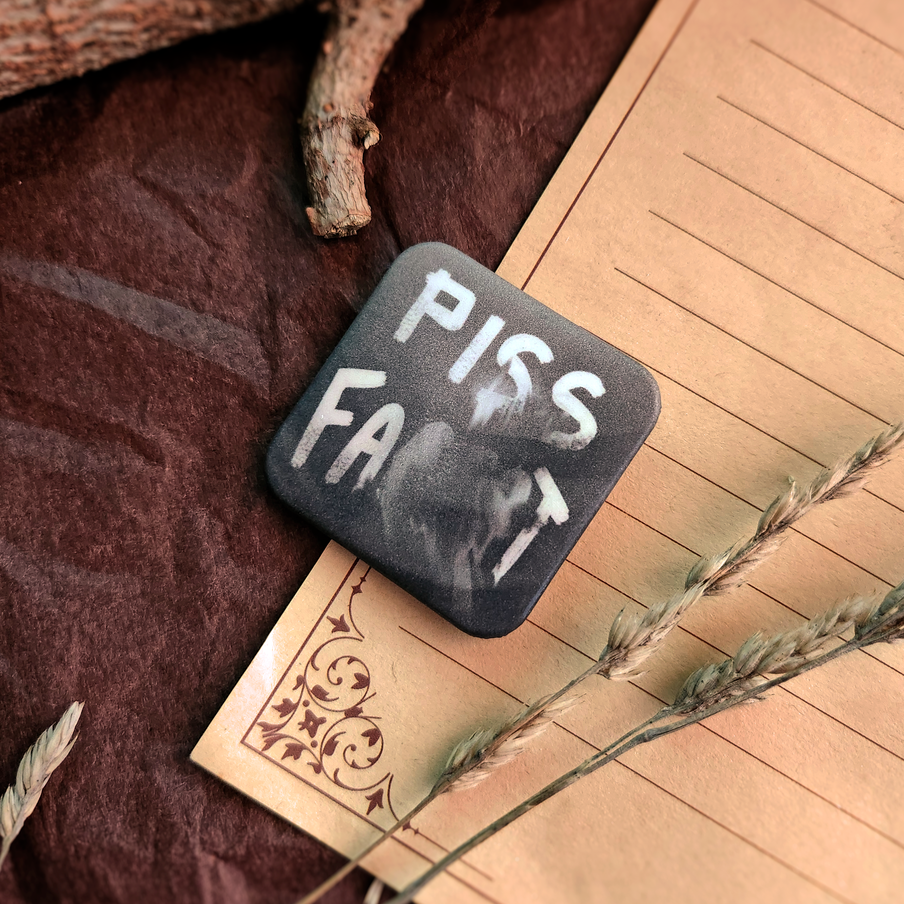 Значок куртки Диско Элизиум "Piss F****t"