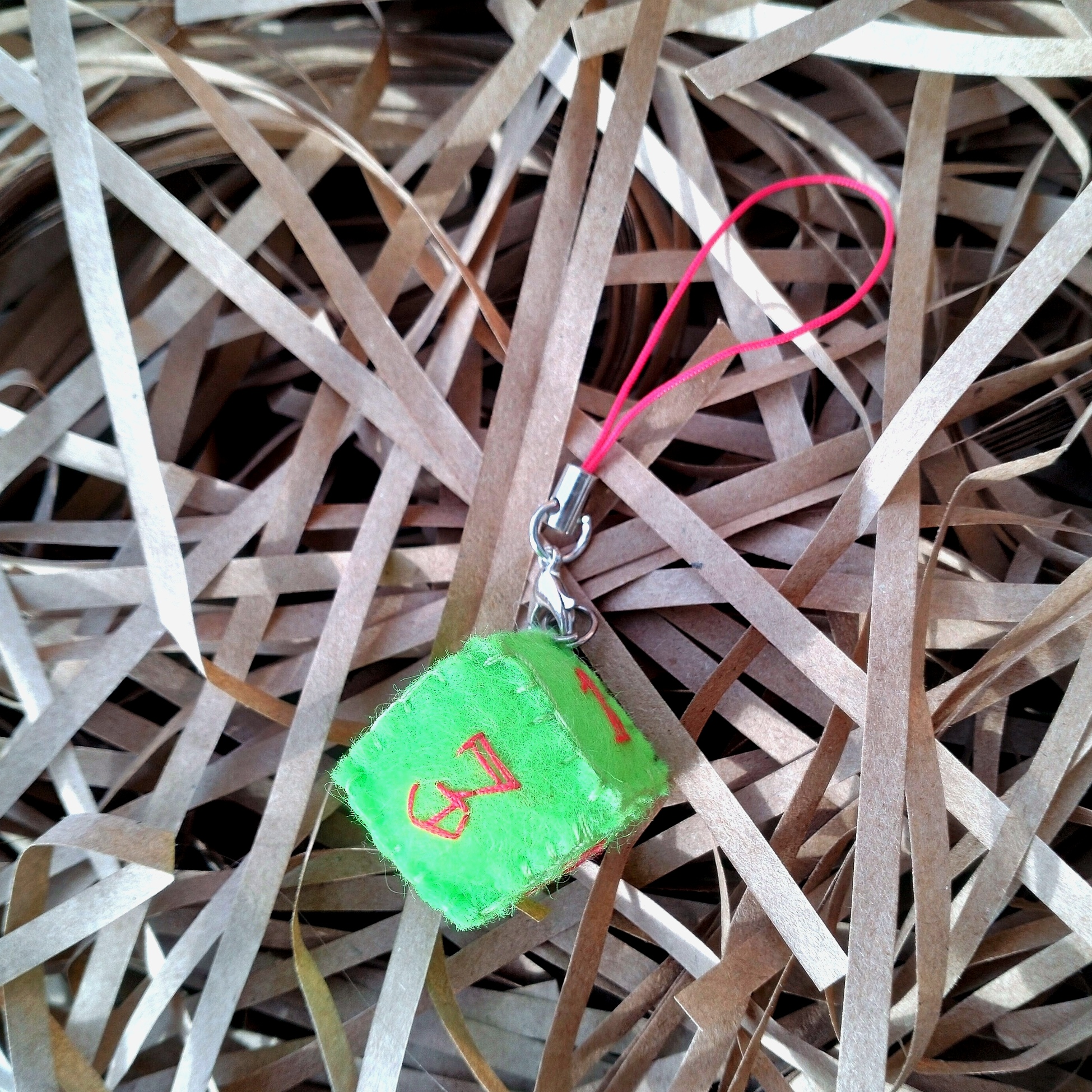 Брелок фетровый дайс d6 DnD (салатовый)