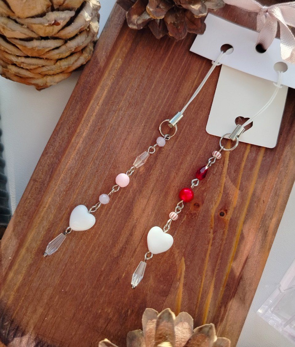 Парные брелки на нити розовый-красный