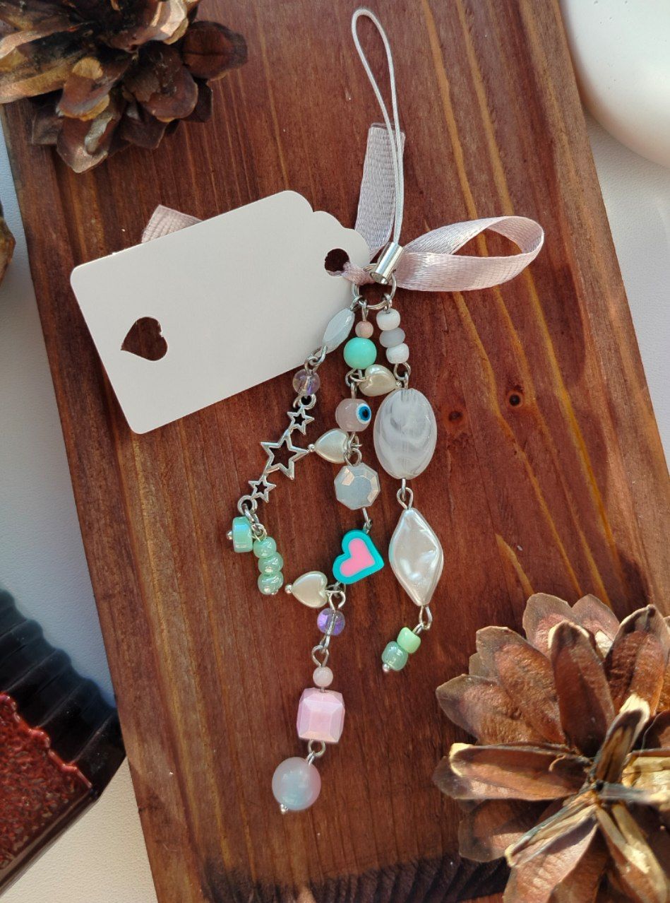 Брелок розово-мятный на нити