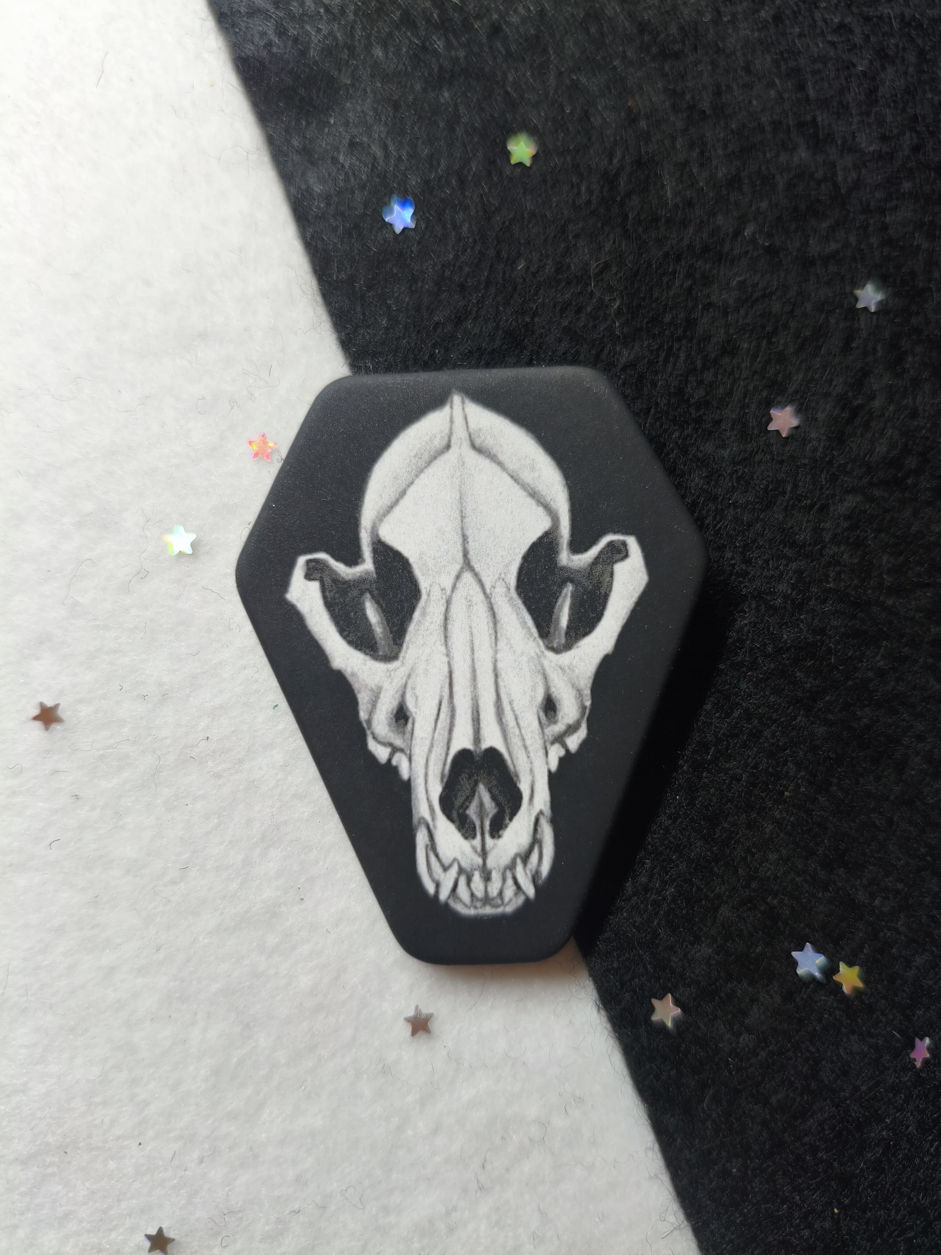 Значок гроб череп