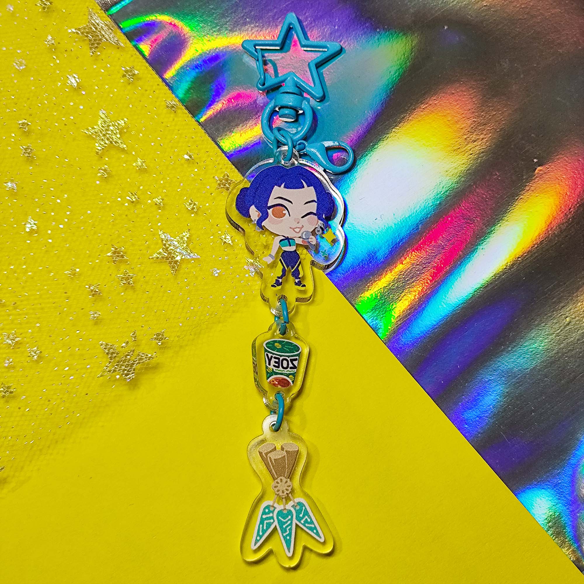 Брелок "Зои Кpop Demon Hunters" тройной