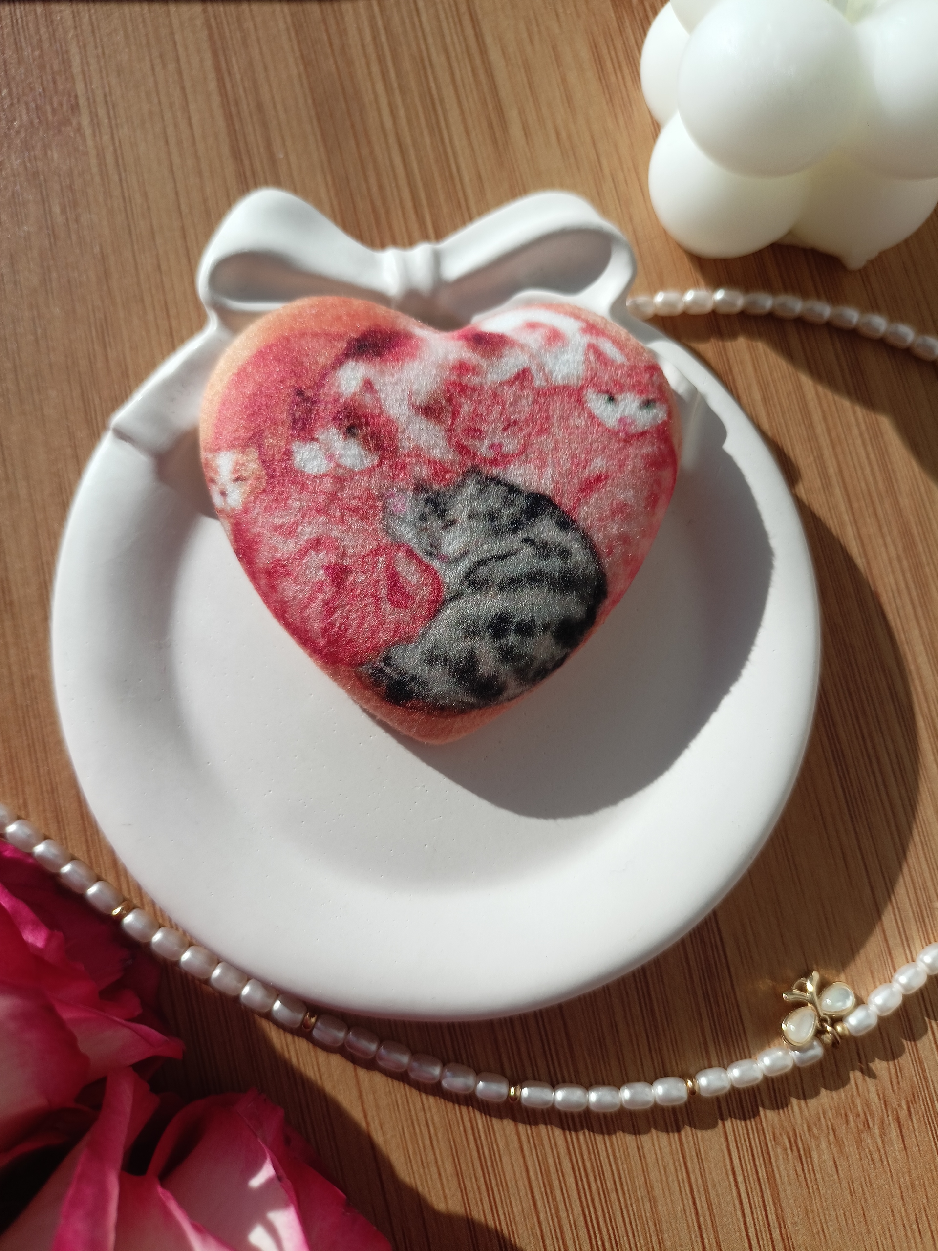 Плюшевый значок коты