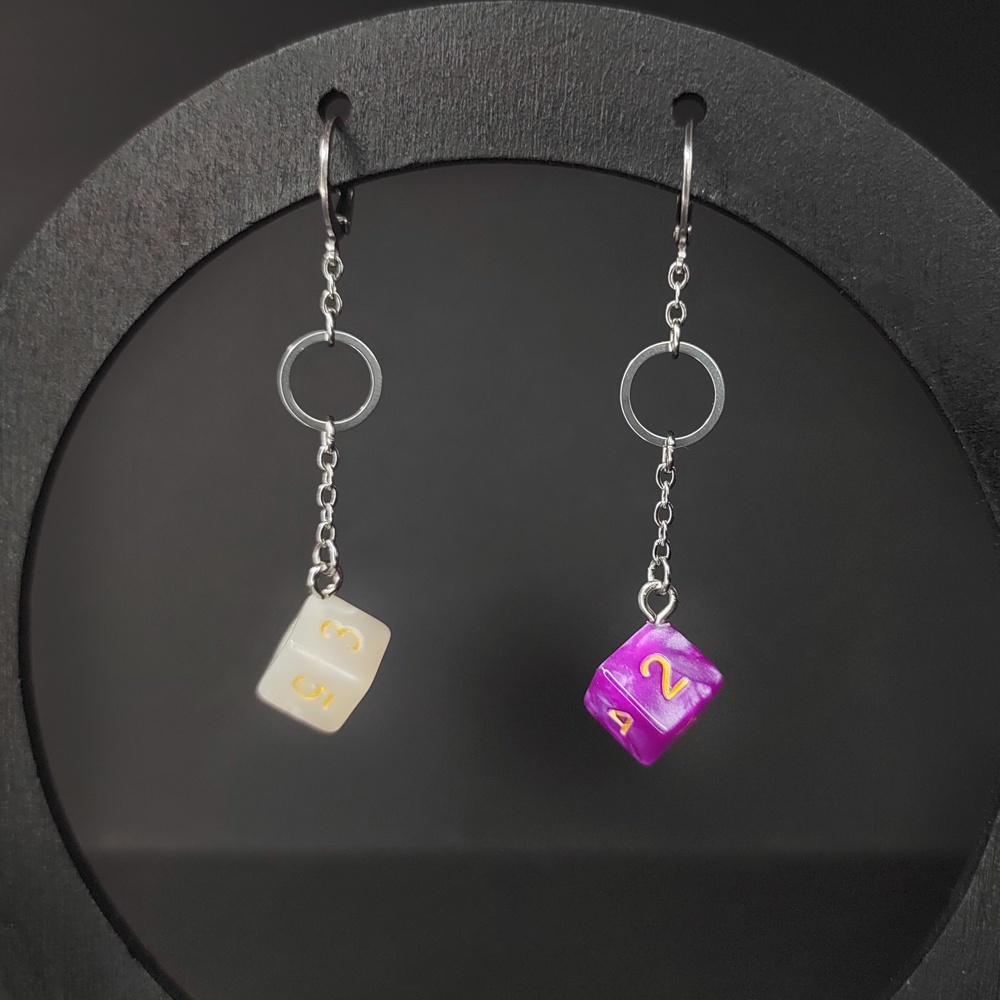 Серьги днд "д6" бело-розовые (нерж. сталь)