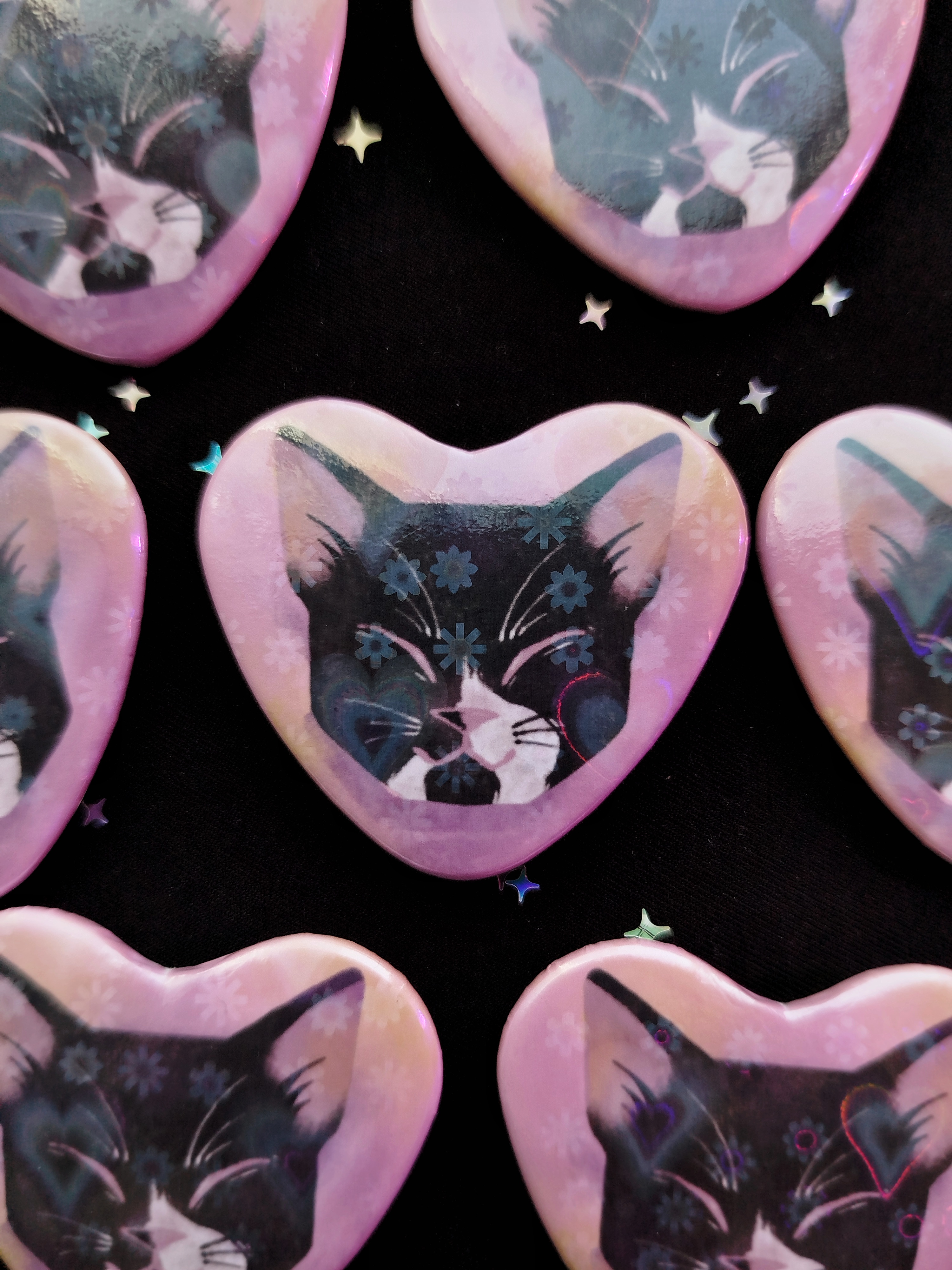 Значок "Котик в сердечке"