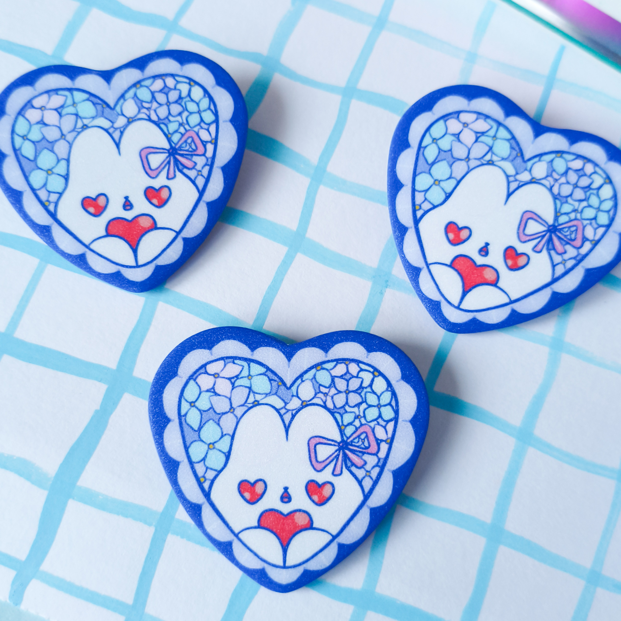 Значок-сердце Кроль с сердцем