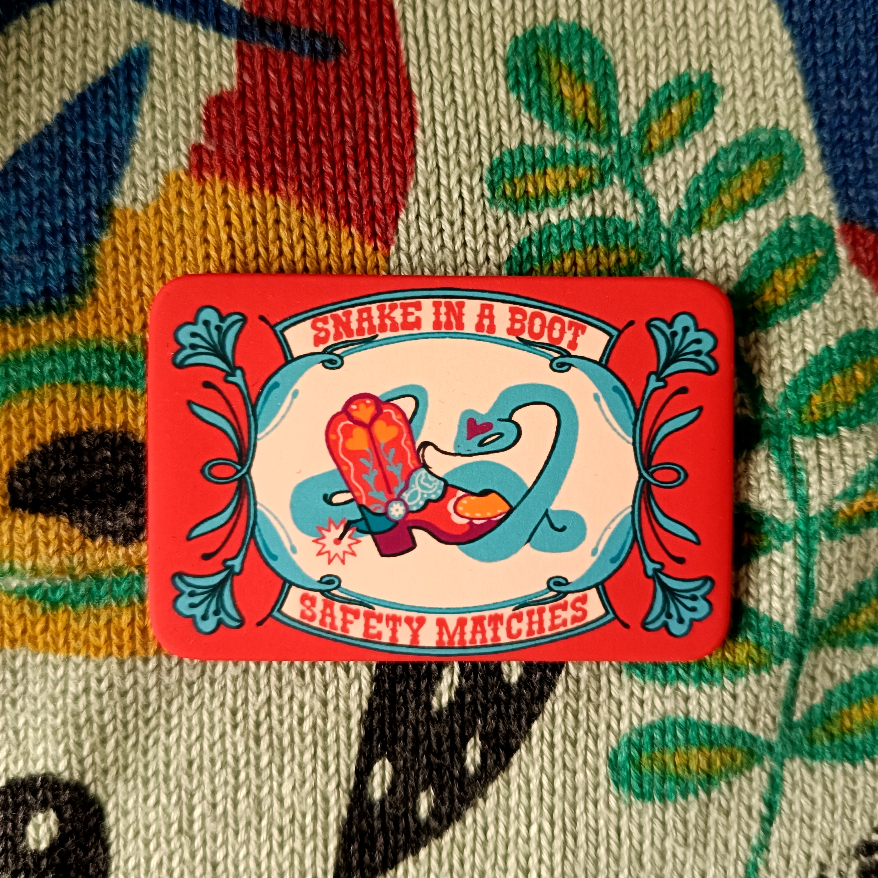 Значок "Змея в ботинке"