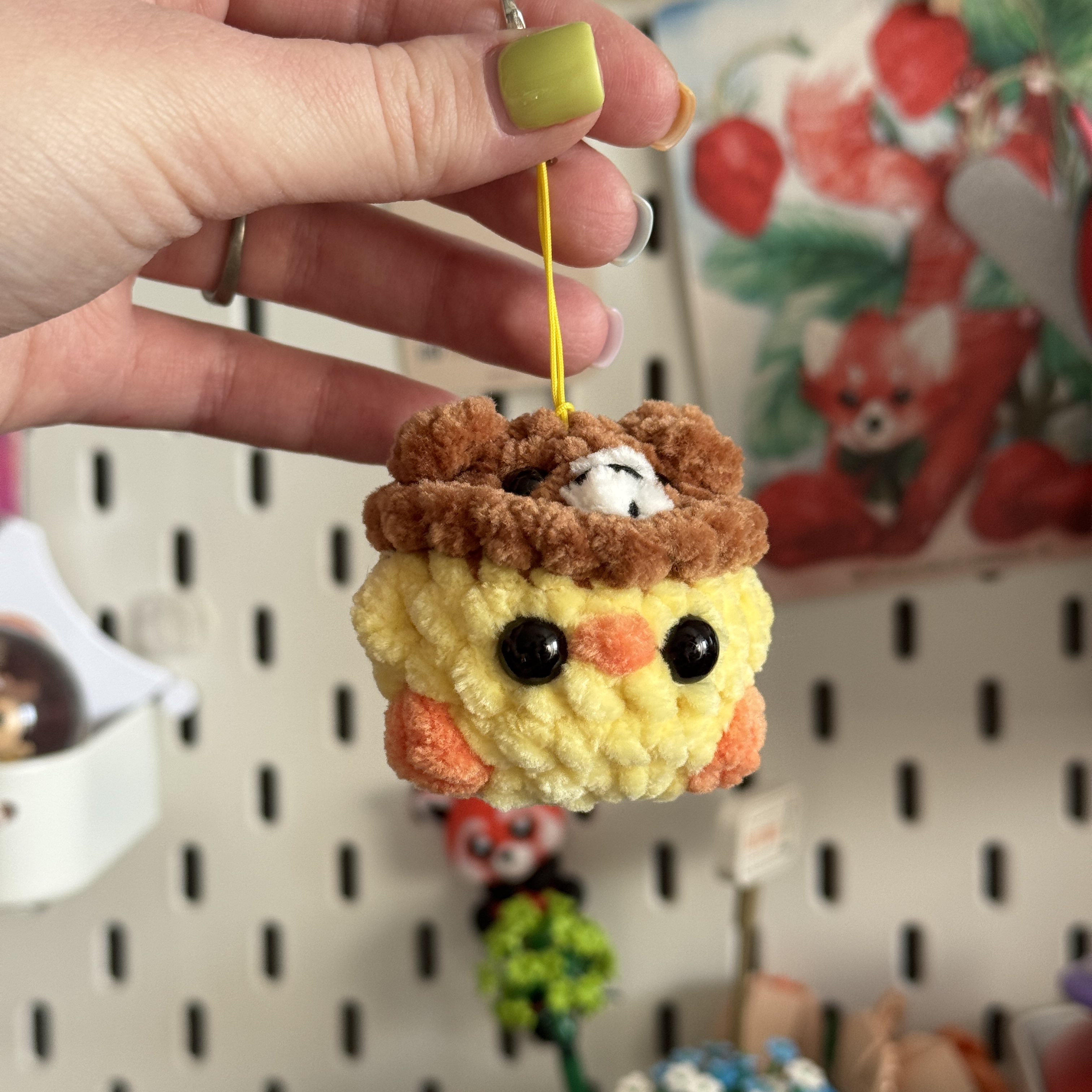 В шапке мини 2