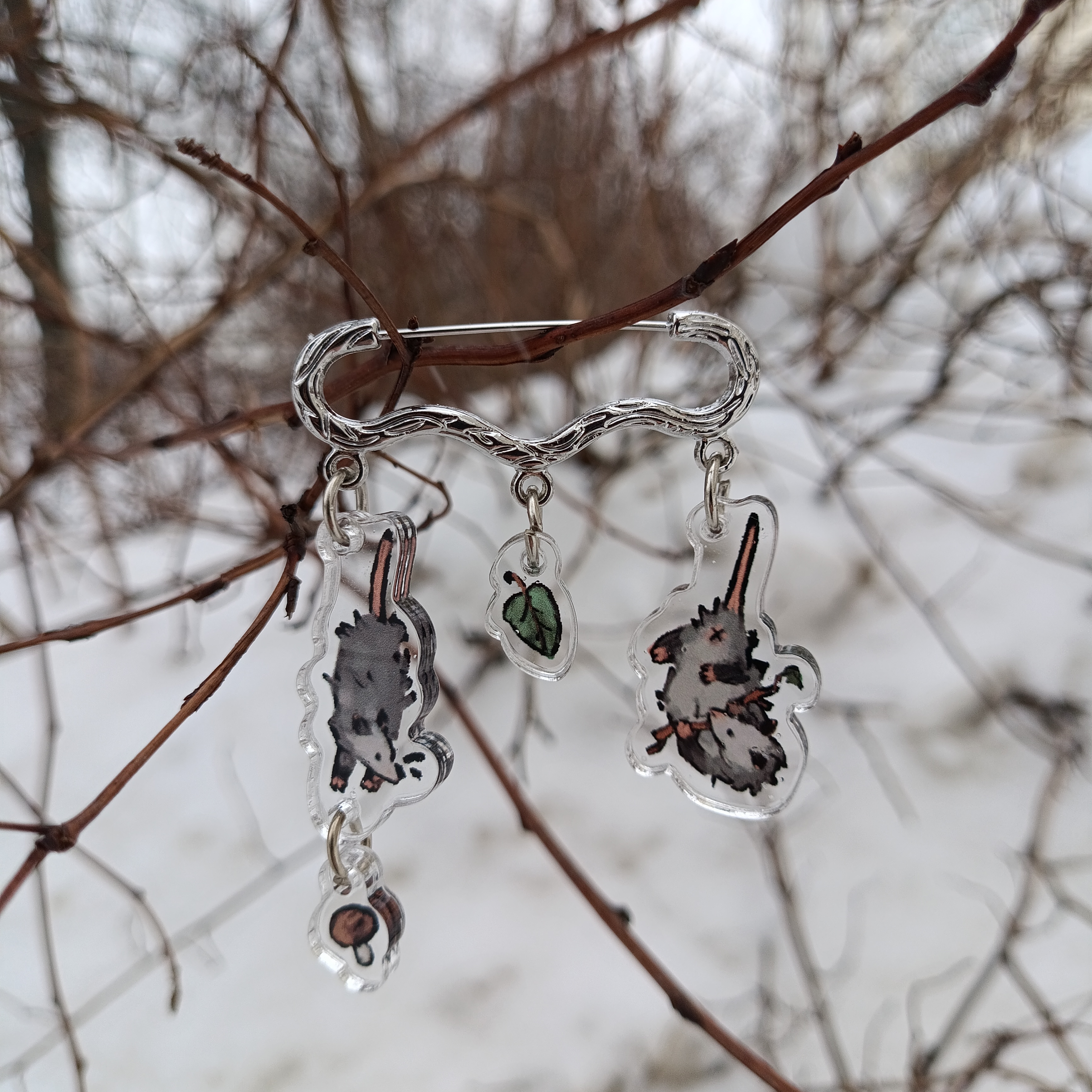 Брошка с опоссумами