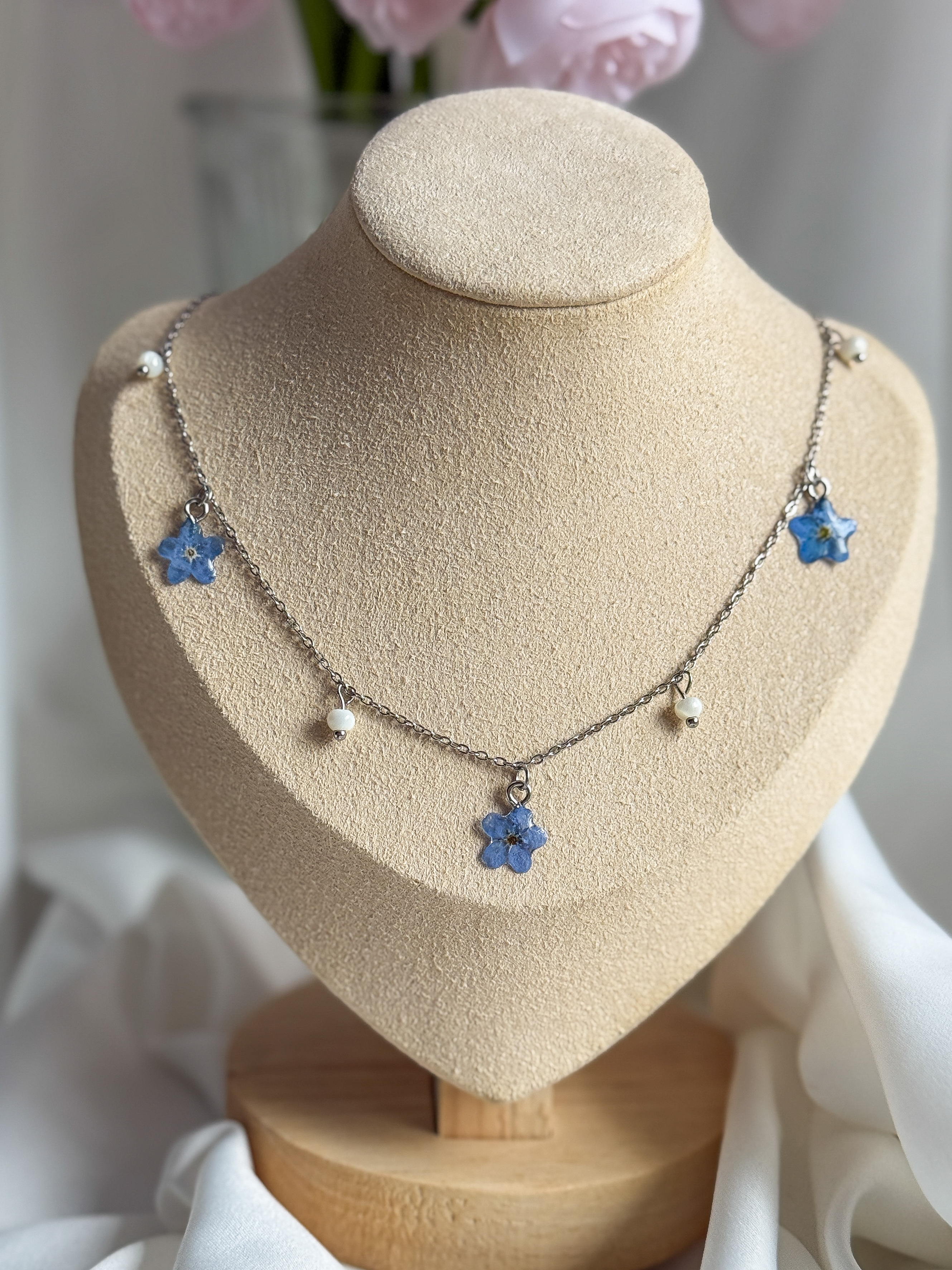 Колье с незабдукой и лунным камнем