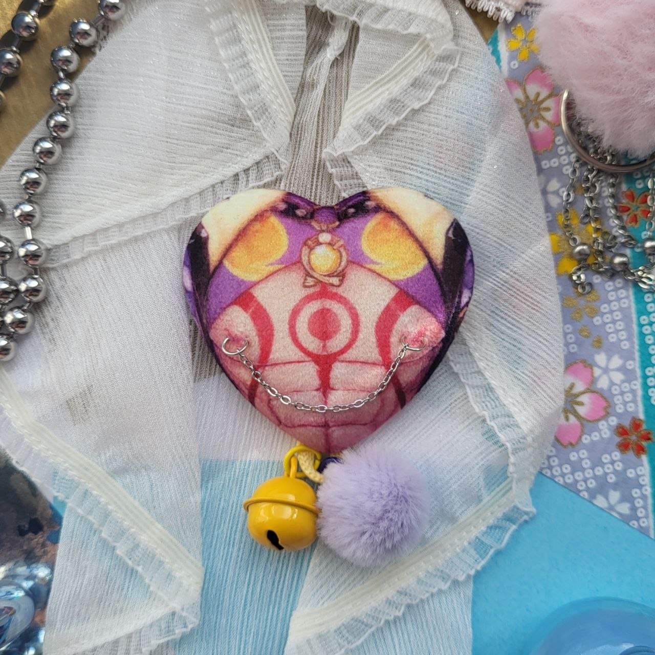 Значок "Итто" плюш с пирсингом и подвесками